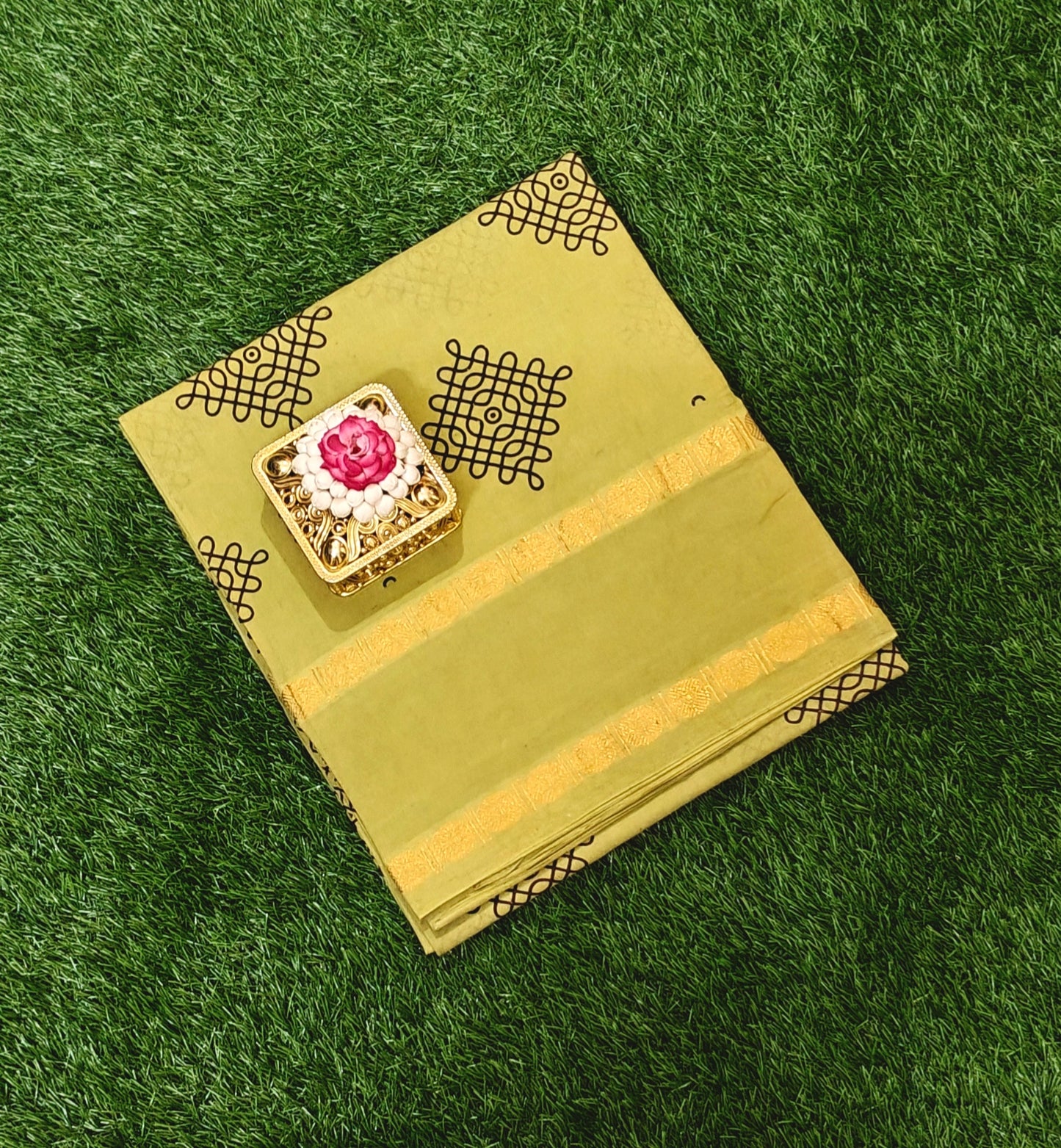 Pista Green Kolam Design Sungudi Cotton Saree with Elegant Zari Border
