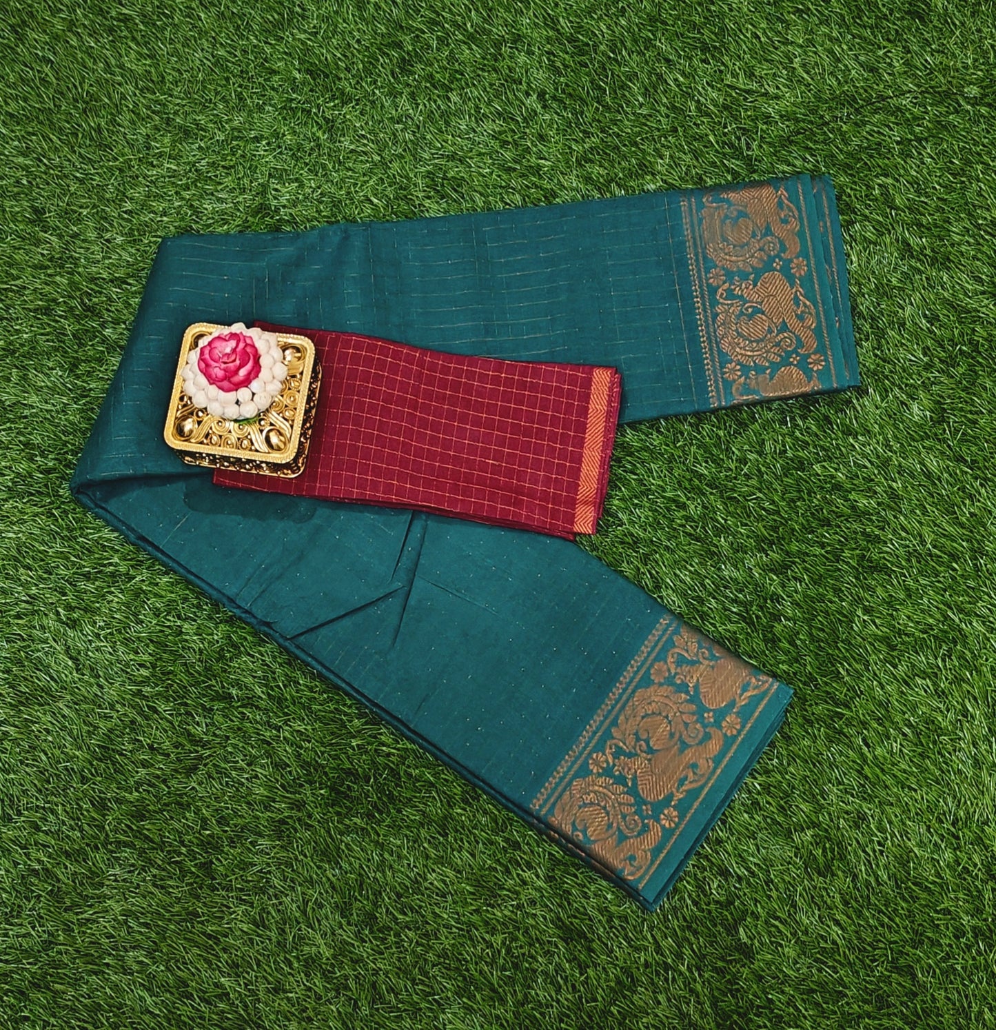 Teal Green Sungudi Cotton Saree with Peacock Border & Contrast Maroon Blouse