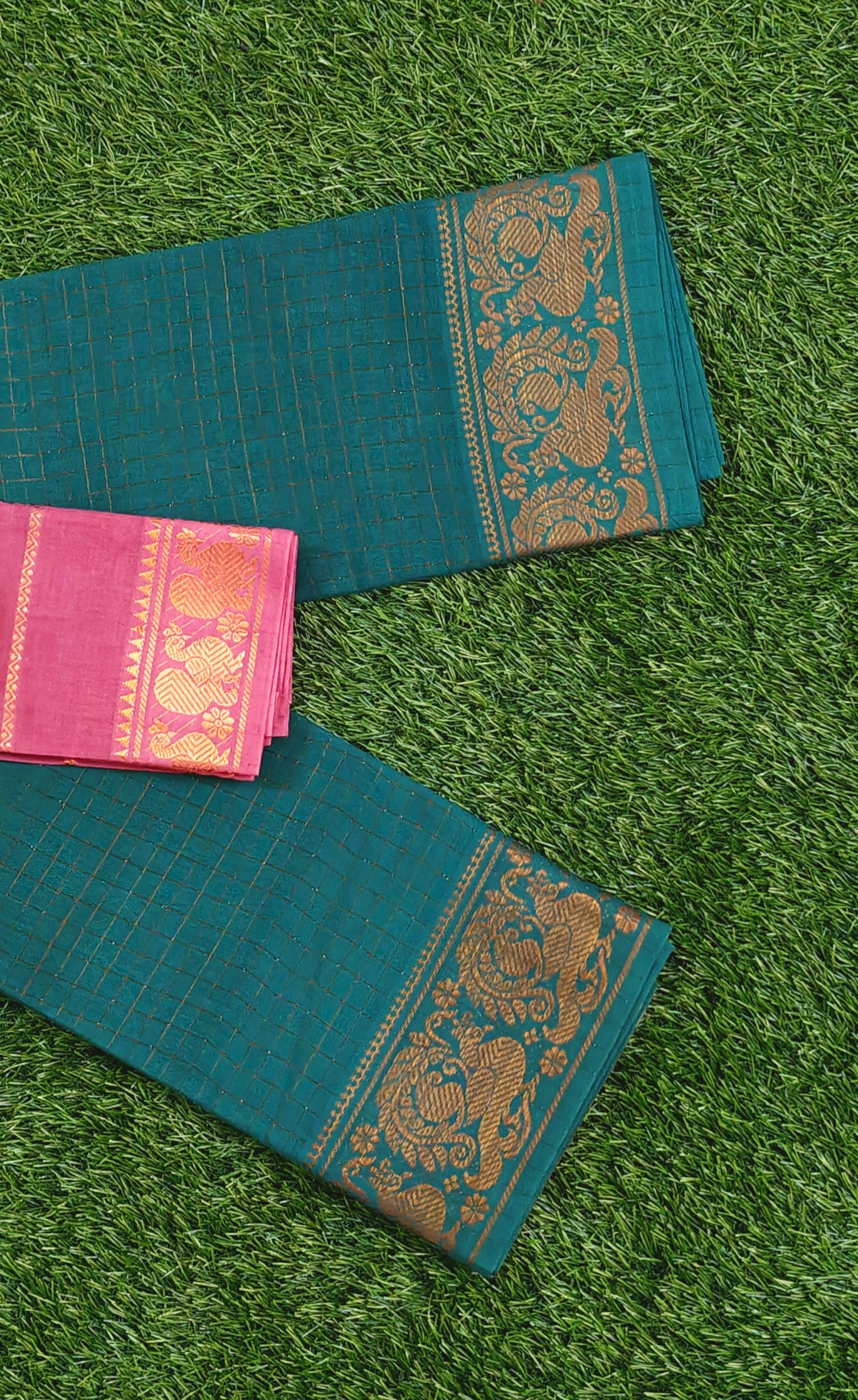 Teal Green Sungudi Cotton Saree with Contrast Pink Blouse Piece