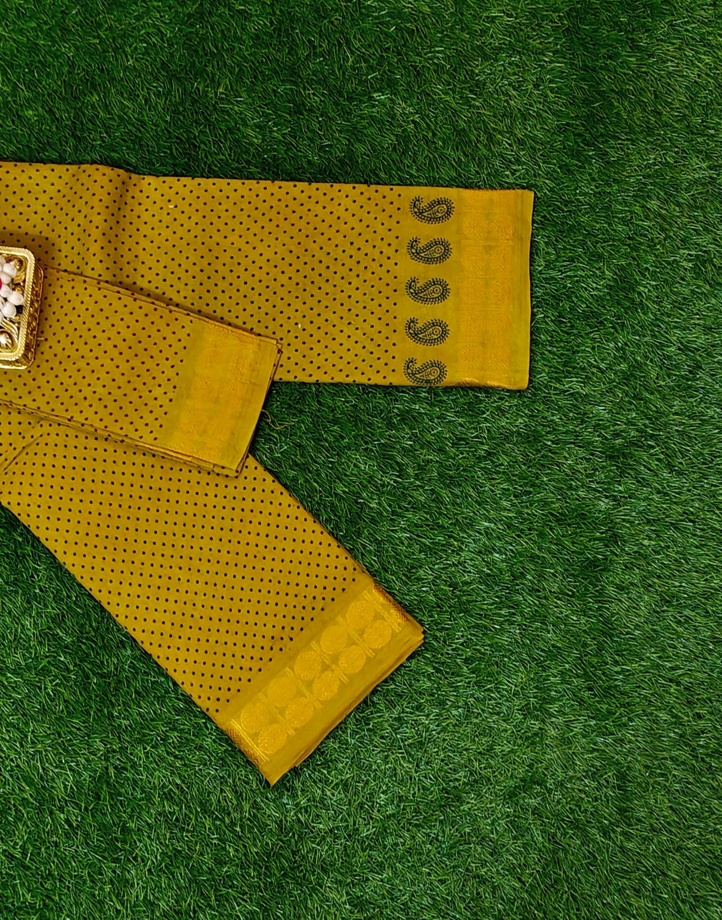 Mustard Yellow Sungudi Cotton Saree with Dotted Pattern & Paisley Border