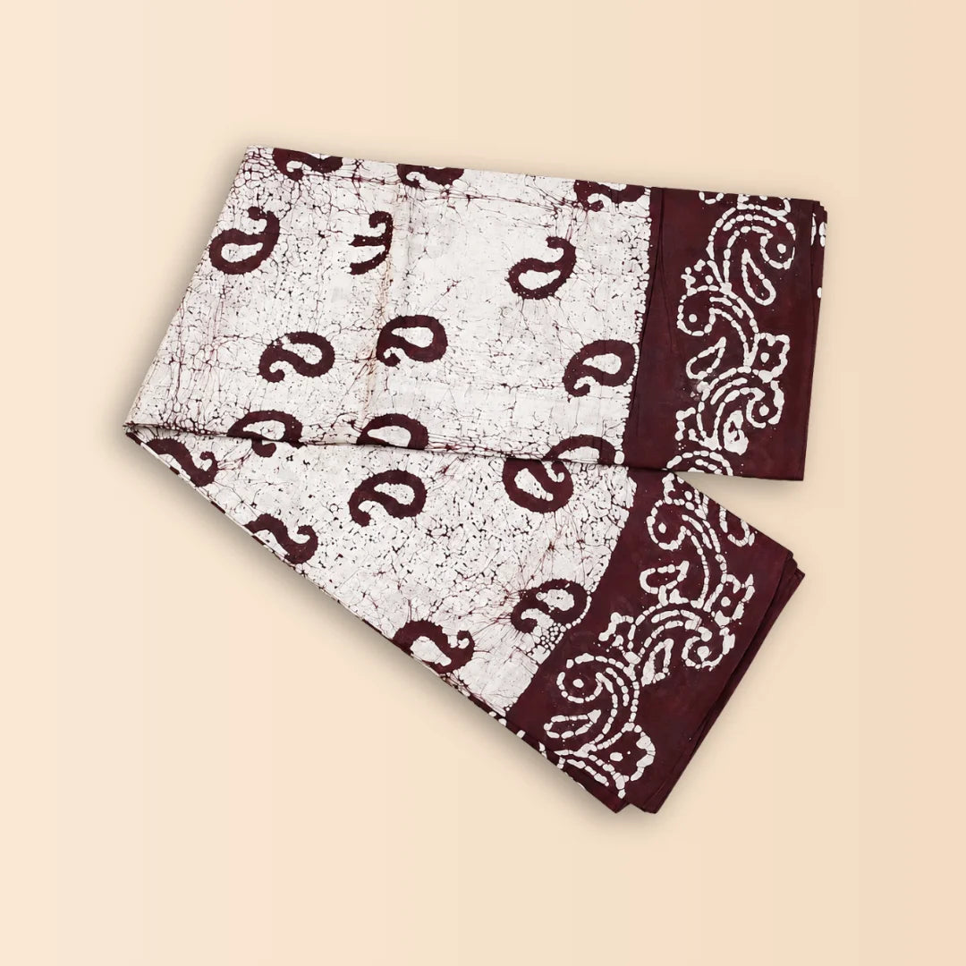 Premium 120 Count Sungudi Cotton Saree – Off-White & Deep Brown Paisley Batik Design