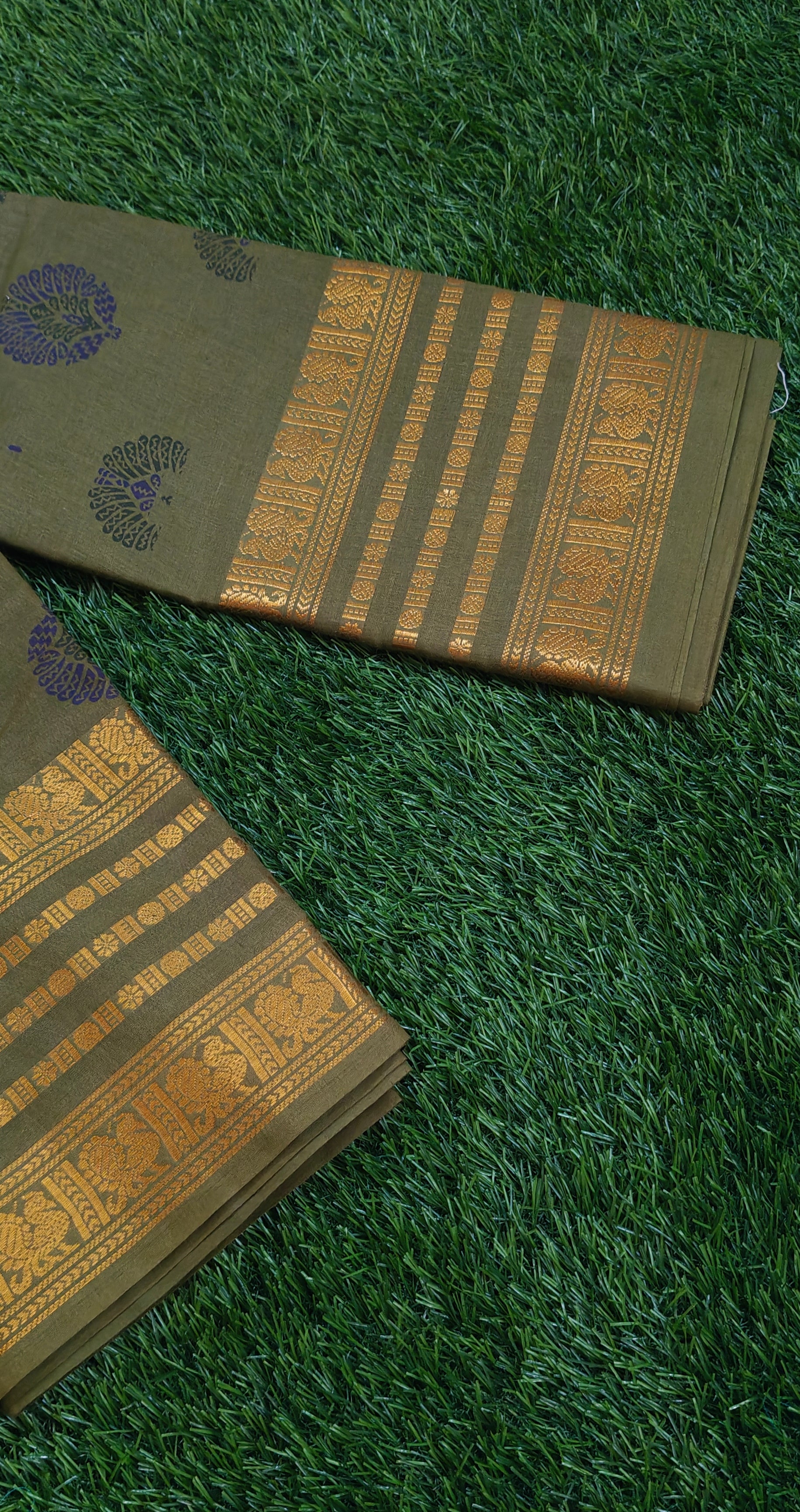 ✨🌿 Olive Green Saree with Purple Motifs & Grand Golden Zari Border 🌿✨