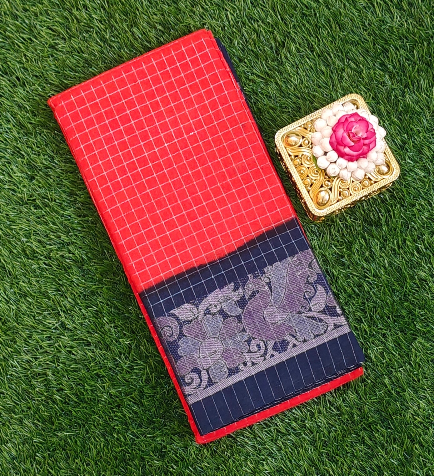 ❤️✨ Red Checked Saree with Contrast Navy Zari Border ✨❤️