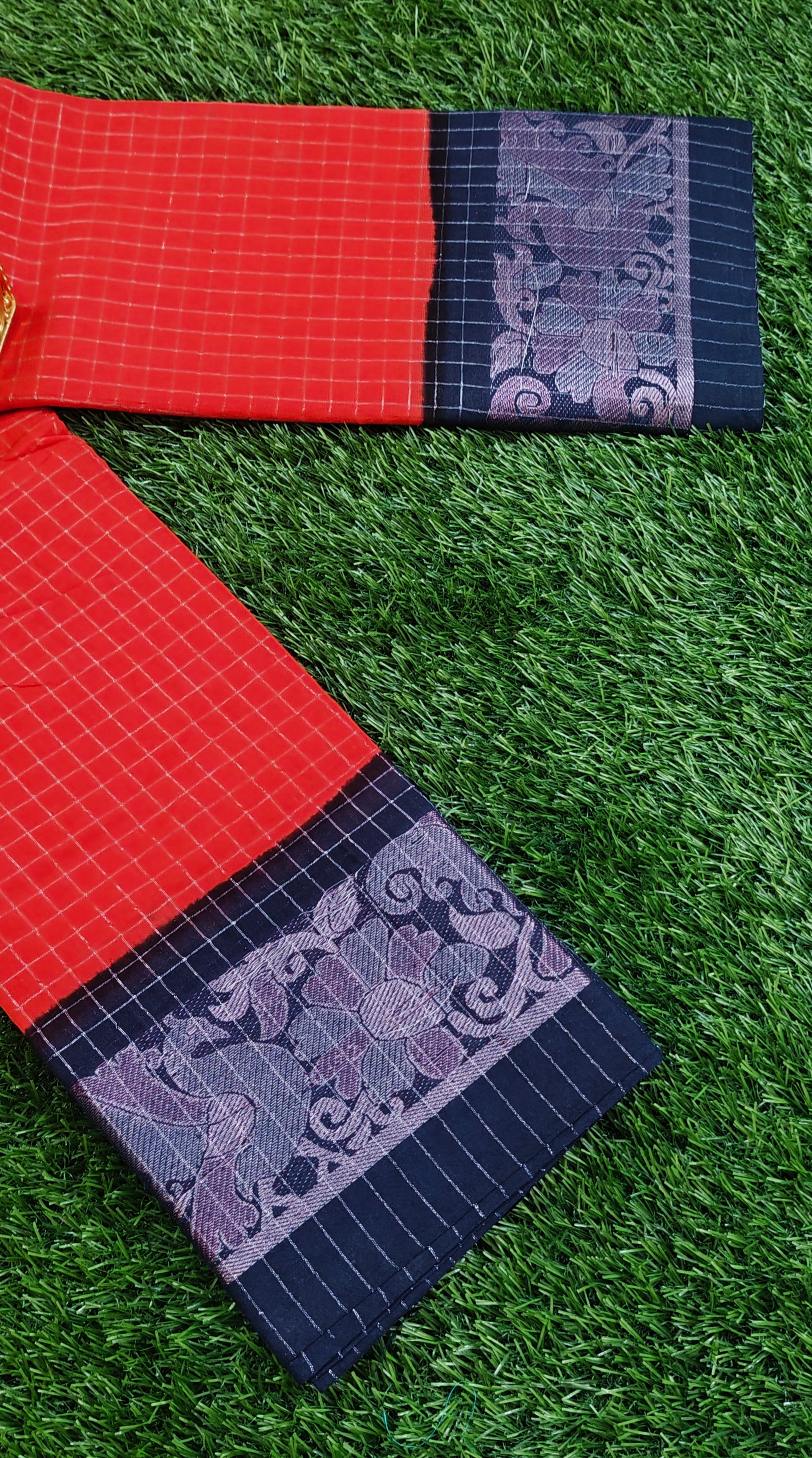 ❤️✨ Red Checked Saree with Contrast Navy Zari Border ✨❤️