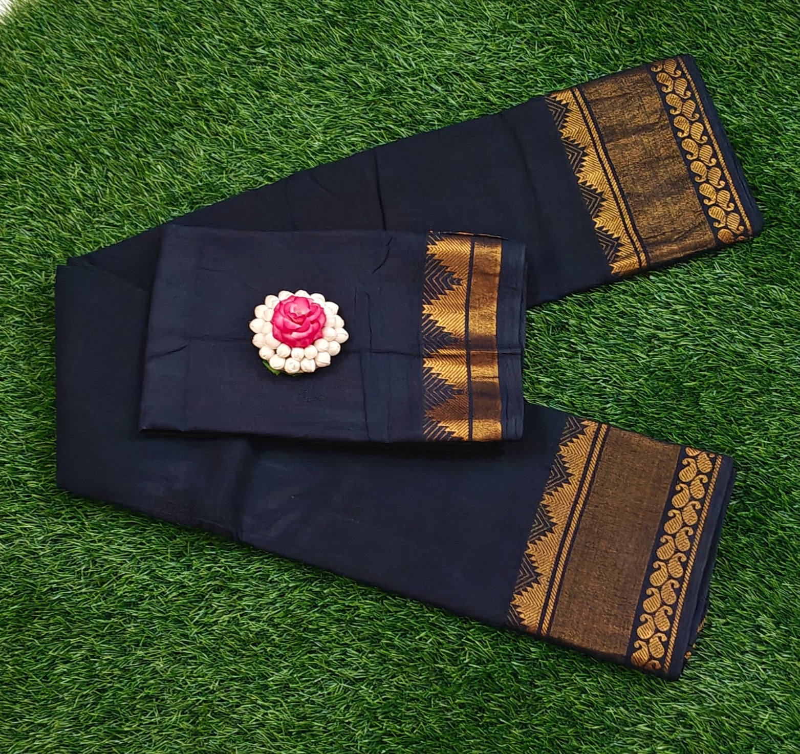 🖤 Elegant Black Saree with Rich Golden Zari Border 🖤