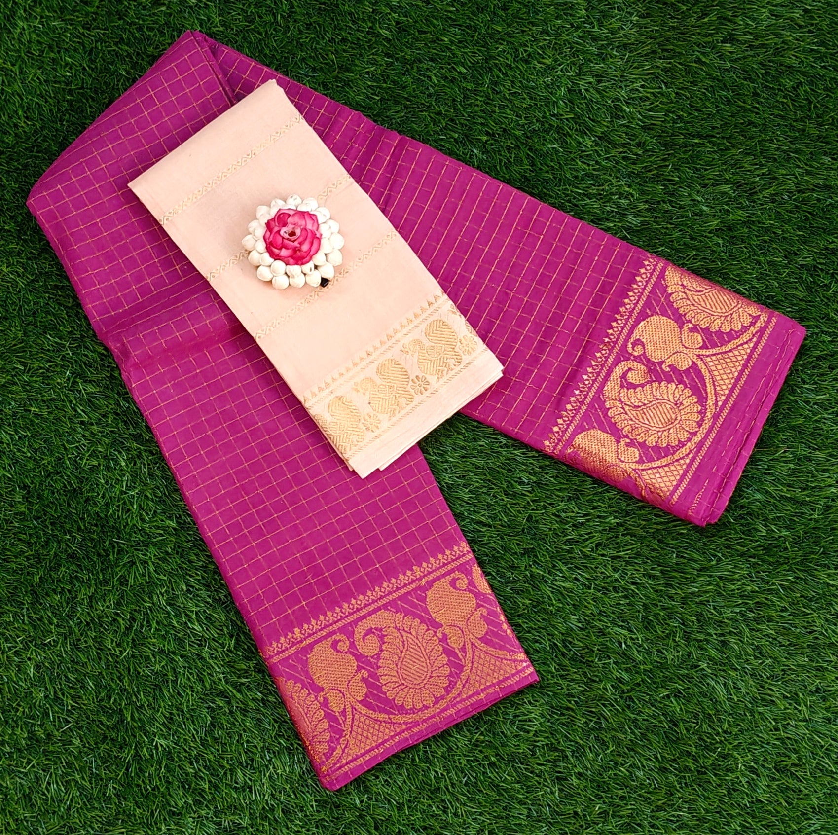 💗 Pink Cotton Saree with Cream Blouse & Elegant Peacock Border
