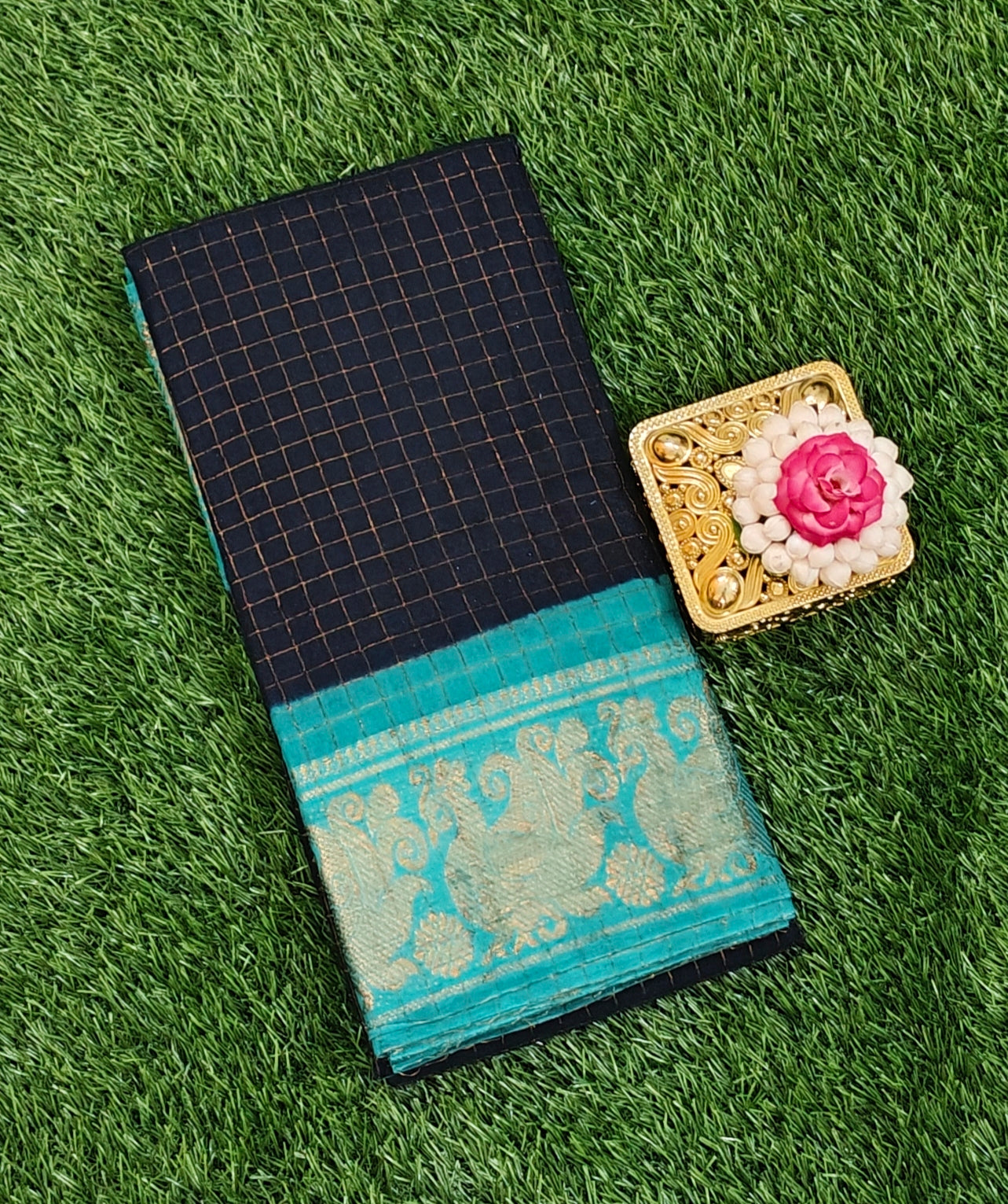 🖤 Peacock Zari Border Checkered Soft Cotton Saree – Navy Blue & Teal