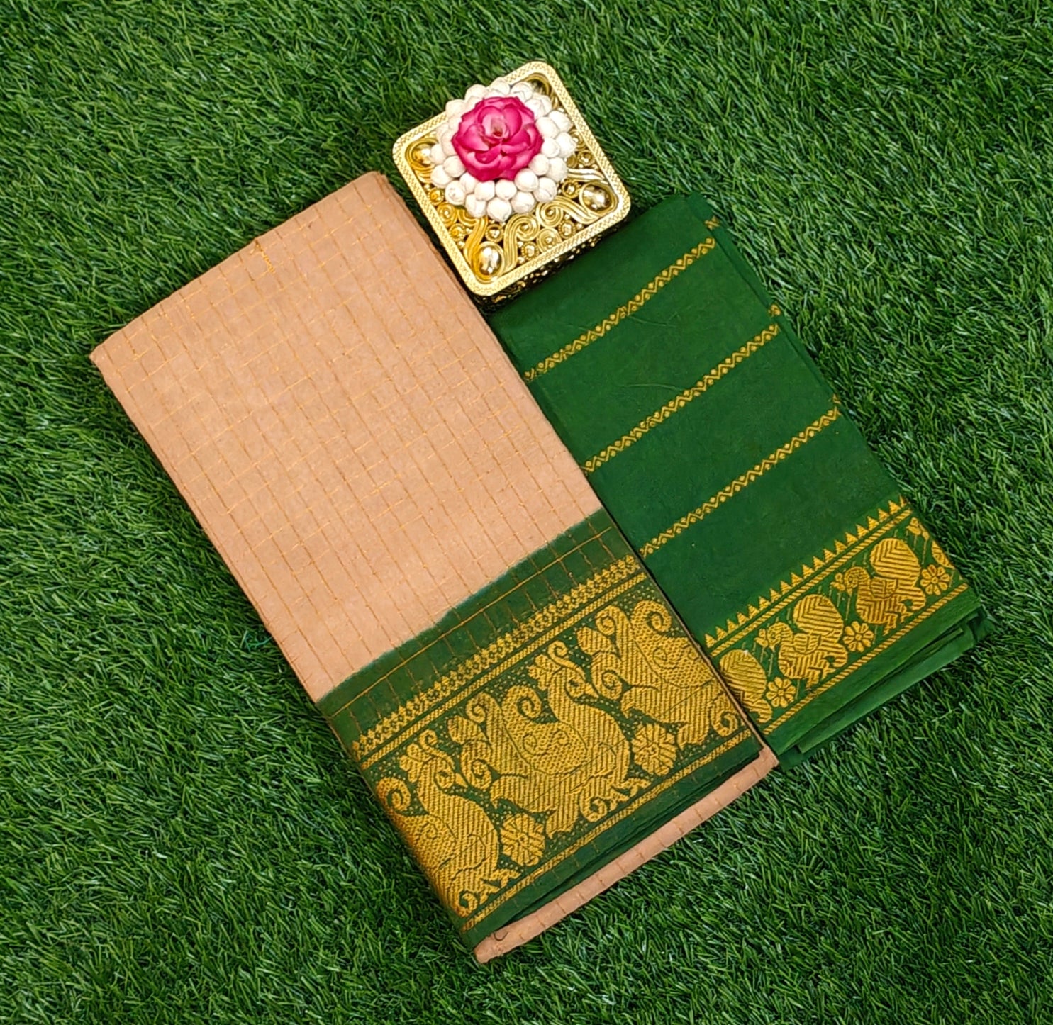 🪔 Pure Sungudi Checkered Saree with Rich Peacock Zari Border 🪔