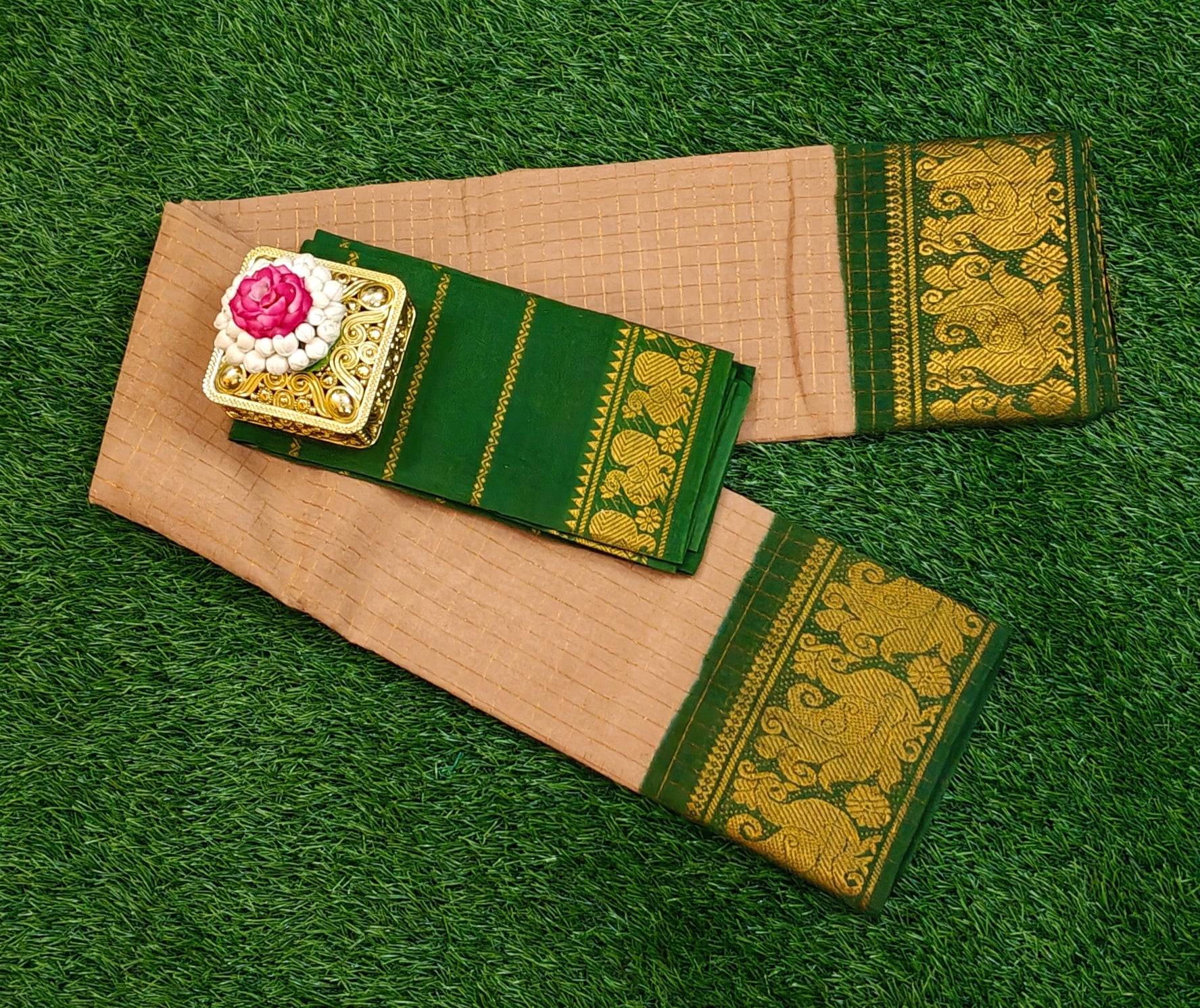 🪔 Pure Sungudi Checkered Saree with Rich Peacock Zari Border 🪔