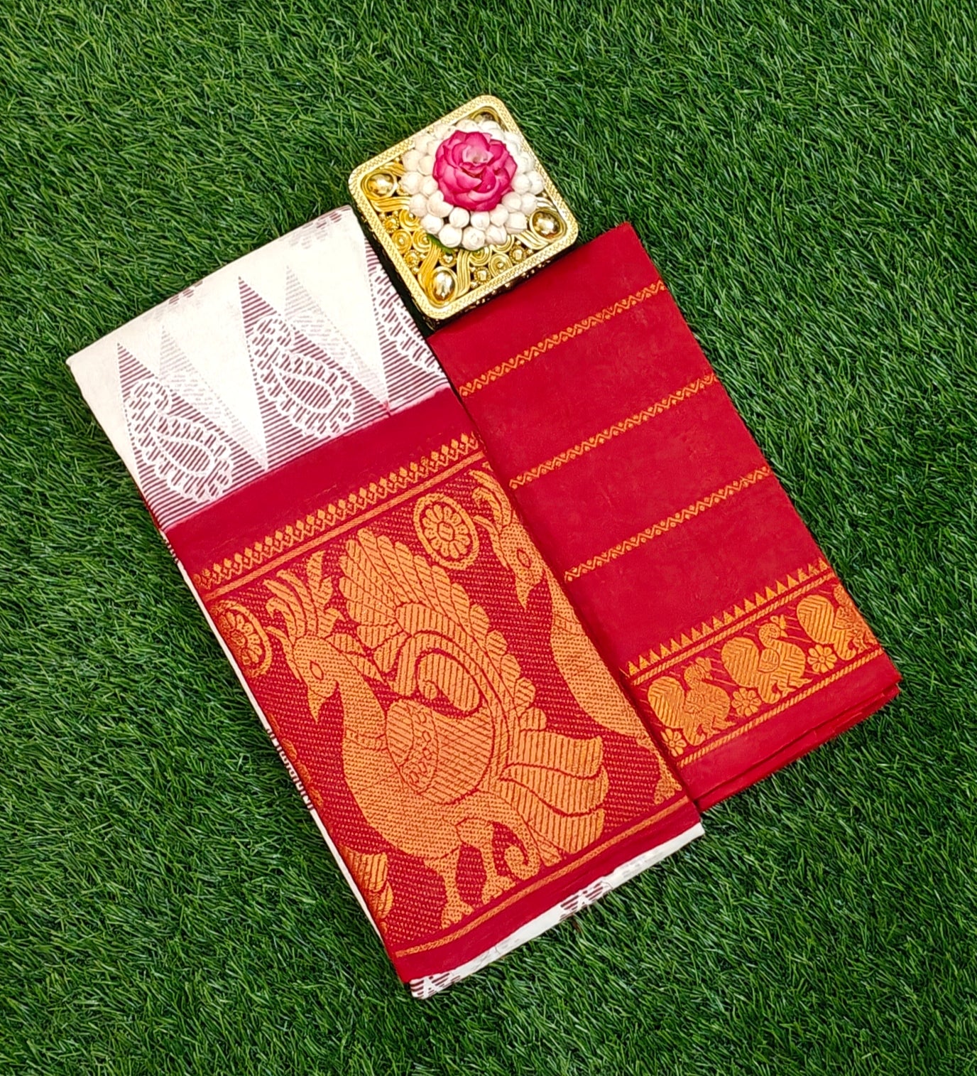 🪷 Premium Sungudi Cotton Saree – White & Red | Peacock Zari Border 🪷