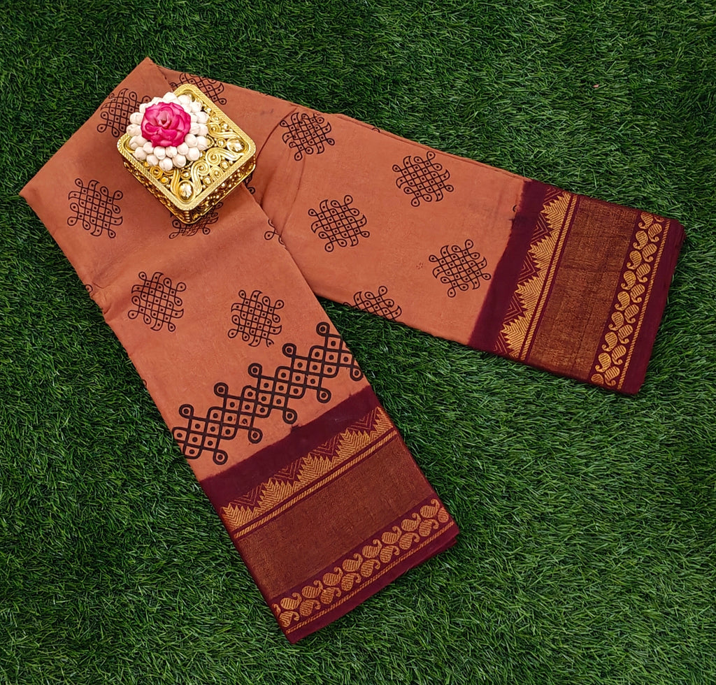 🧵 Traditional Sungudi Kolam Print Saree – Maroon Zari Border