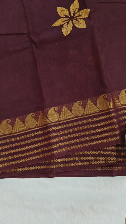 Maroon Sungudi Cotton Saree with Traditional Gold Zari Border & Matching Blouse Piece
