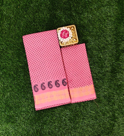 Coral Pink Sungudi Cotton Saree with Black Dots & Paisley Border