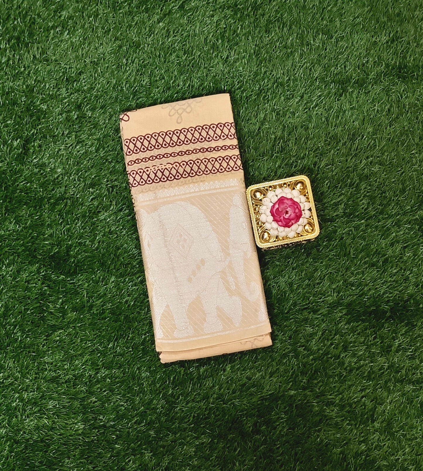 Beige Kolam Design Sungudi Cotton Saree with Silver Zari Border