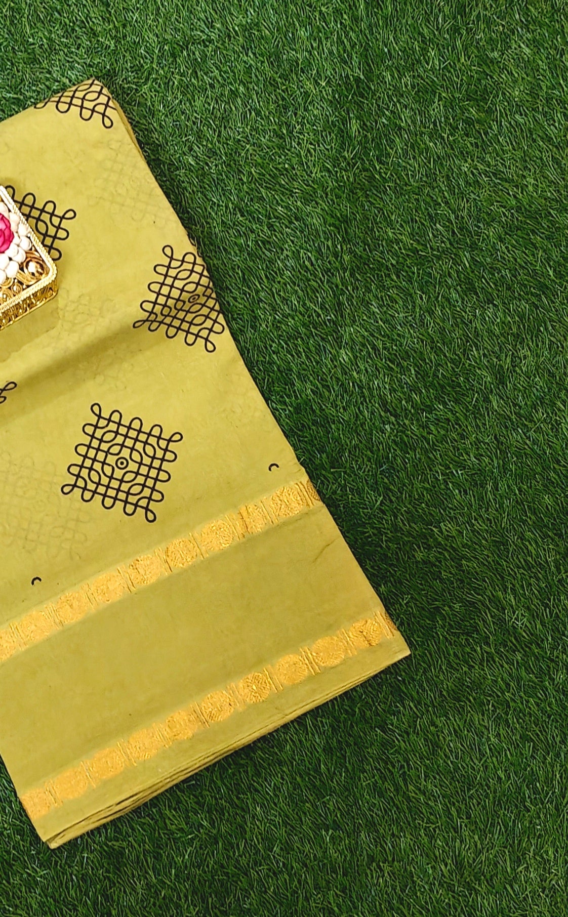 Pista Green Kolam Design Sungudi Cotton Saree with Elegant Zari Border
