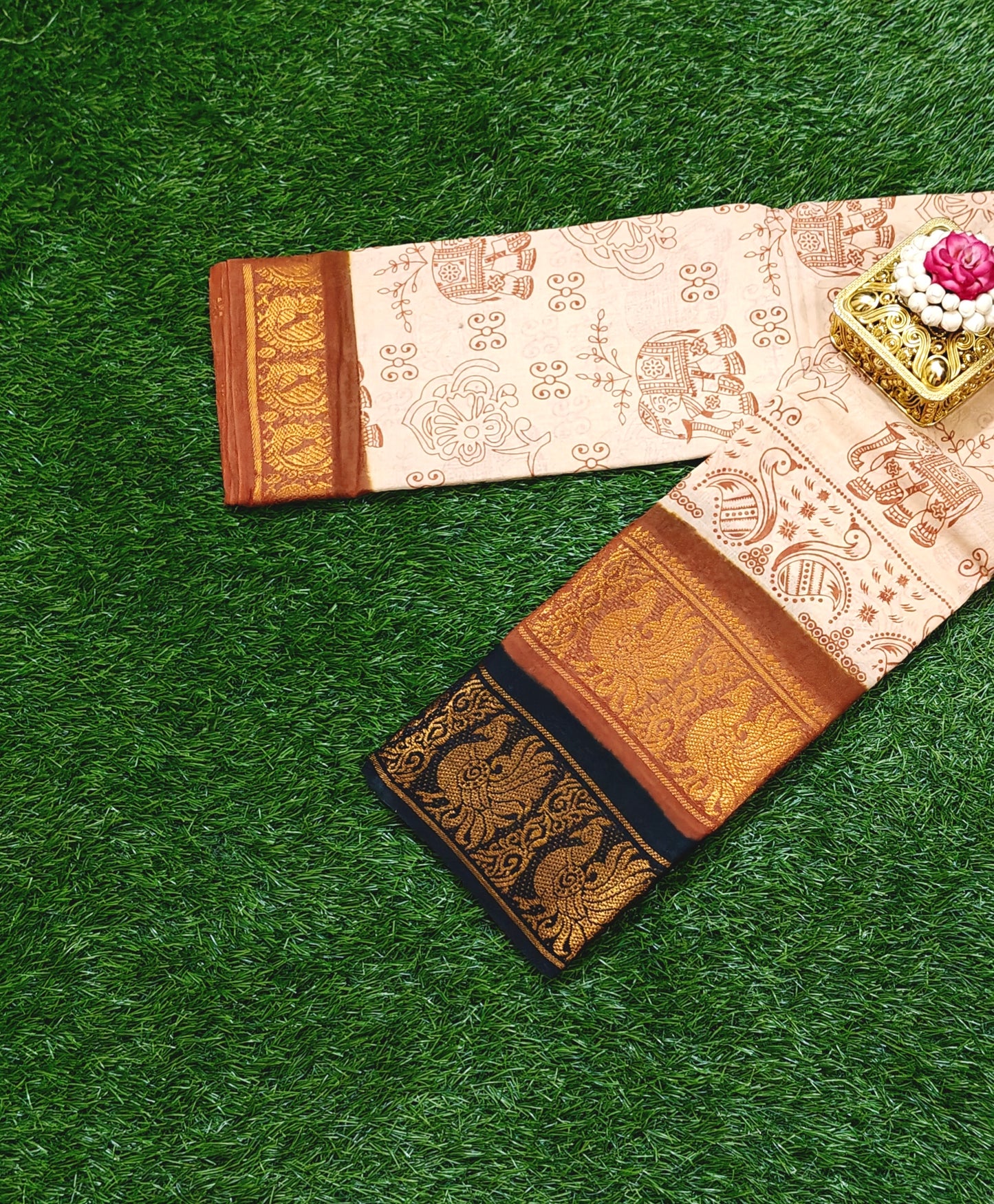 Beige Sungudi Cotton Saree with Traditional Print & Double Contrast Border
