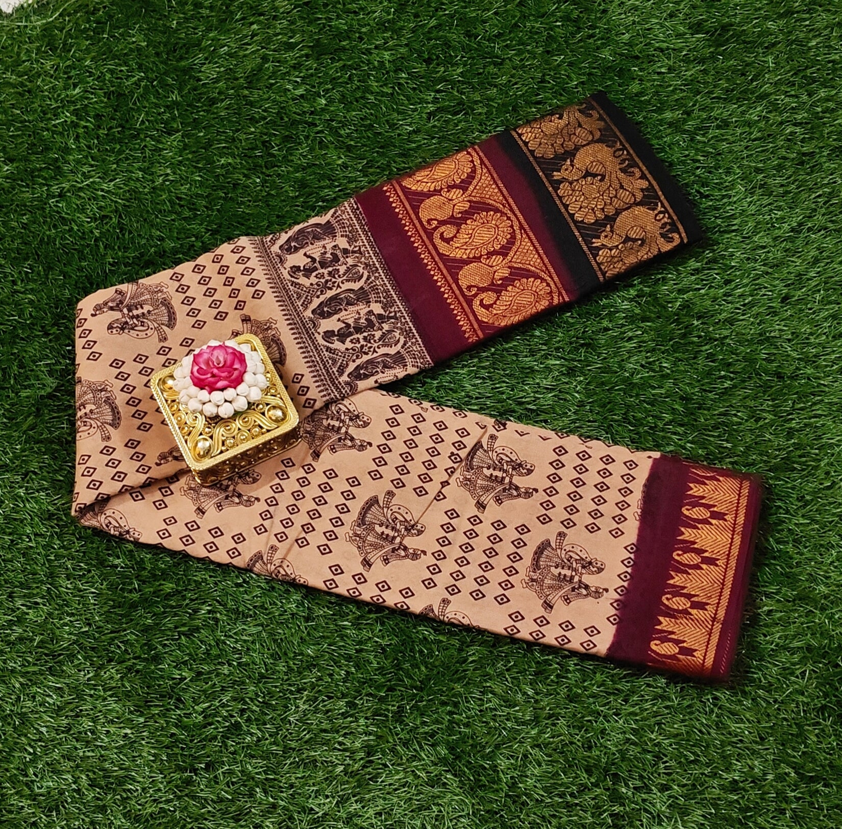 Beige Sungudi Cotton Saree with Traditional Double Border