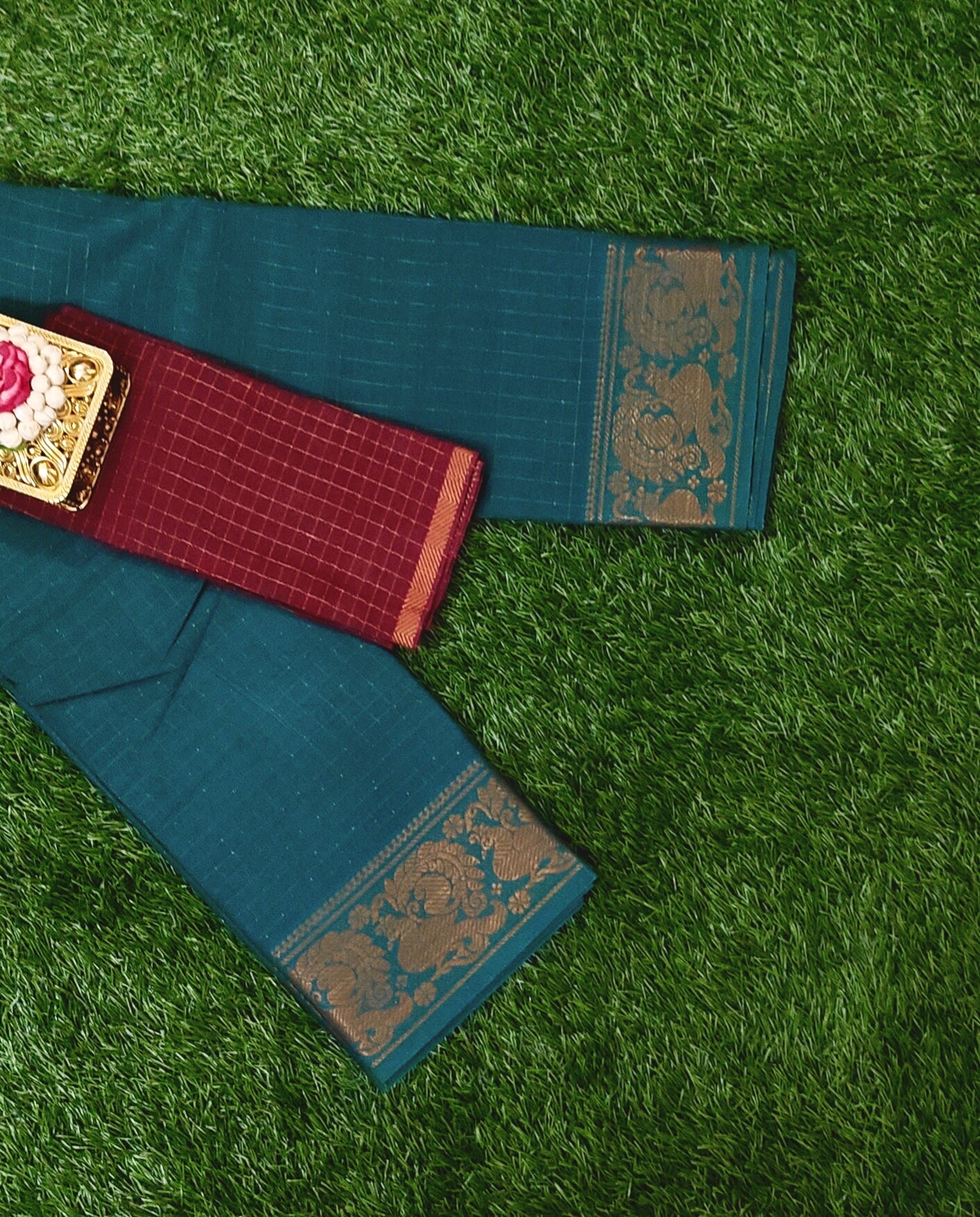 Teal Green Sungudi Cotton Saree with Peacock Border & Contrast Maroon Blouse