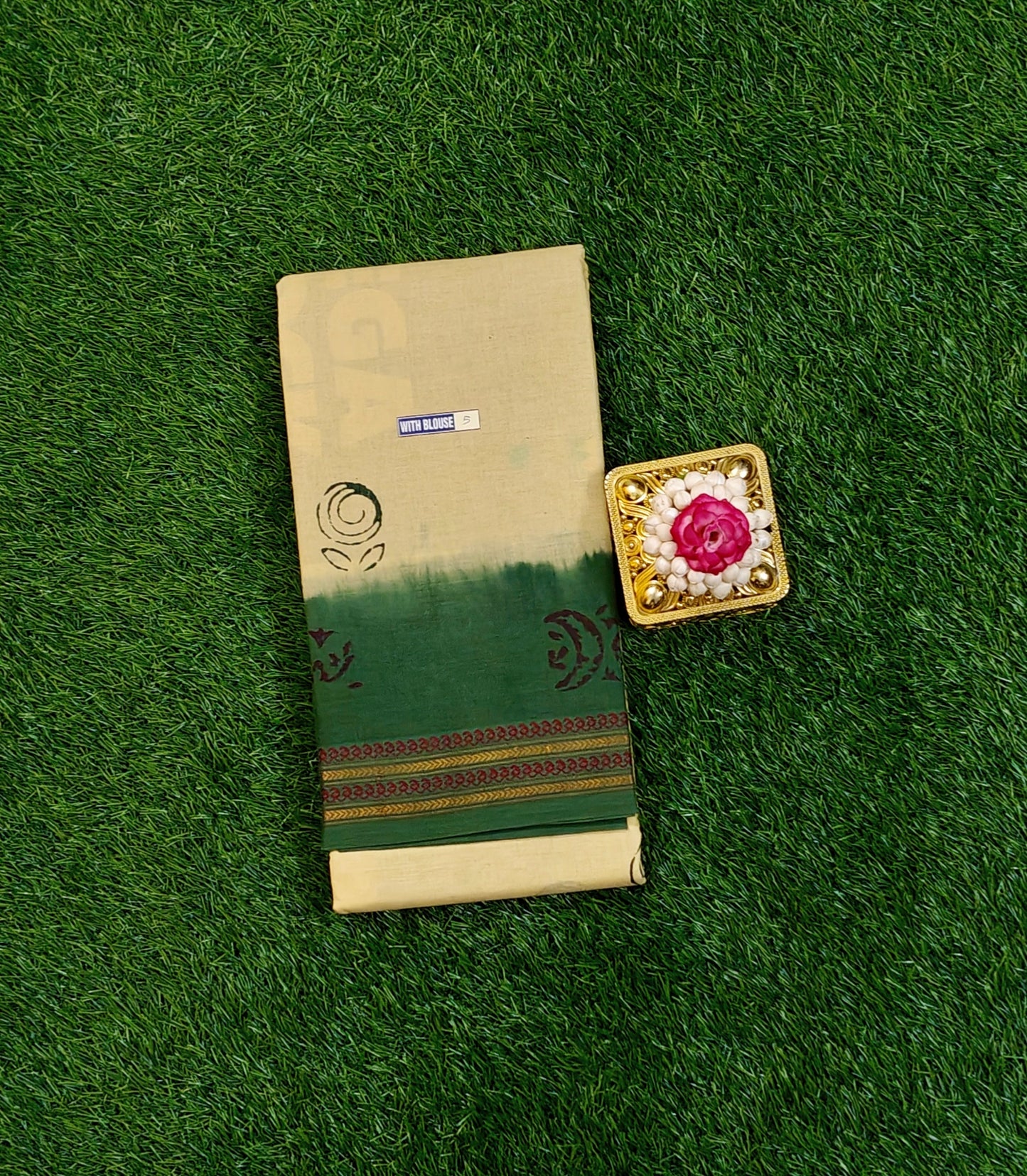 Beige Sungudi Cotton Saree with Green Border & Running Blouse