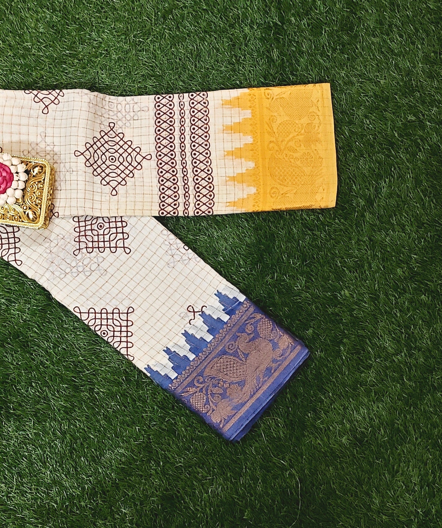 Beige Kolam Design Sungudi Cotton Saree with Royal Blue Border & Mustard Yellow Pallu with Yellow Shaded Body