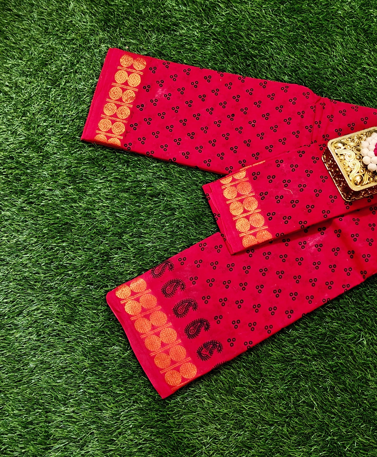 Classic Red Sungudi Cotton Saree with Traditional Dot Pattern & Zari Border