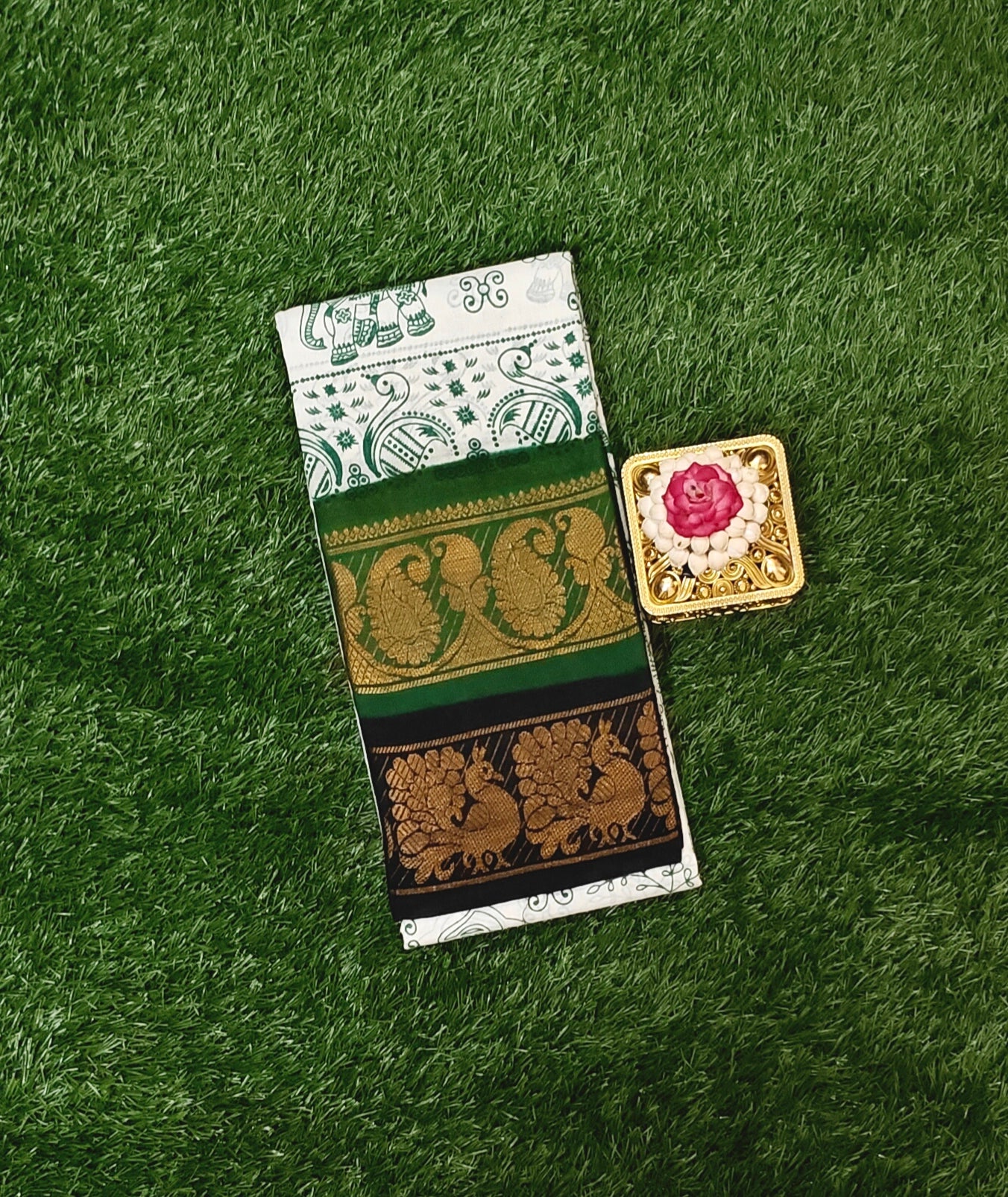 Beautiful White Traditional Printed Sungudi Cotton Double Border Saree with Green Zari Border