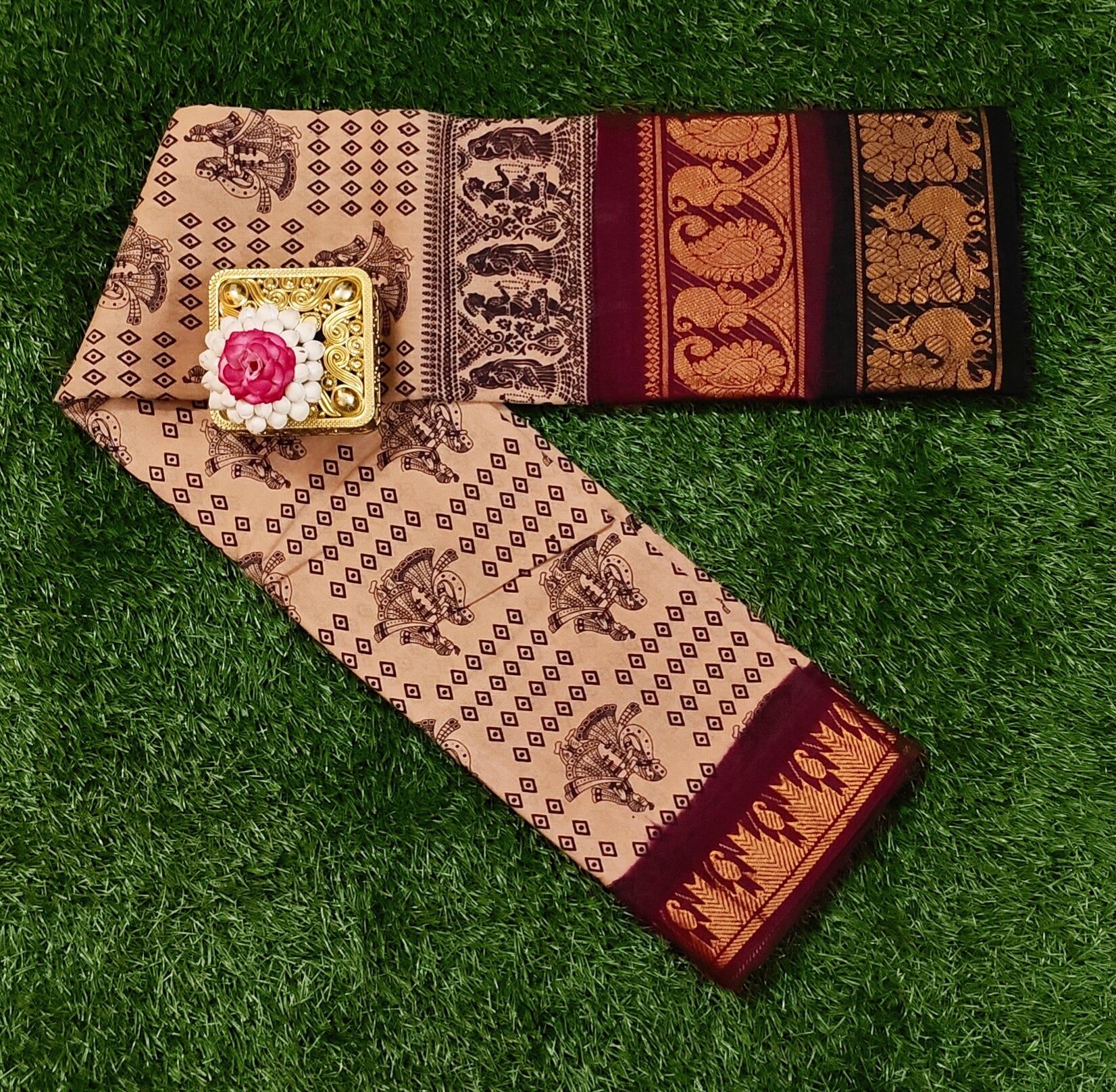 Beige Sungudi Cotton Saree with Traditional Double Border