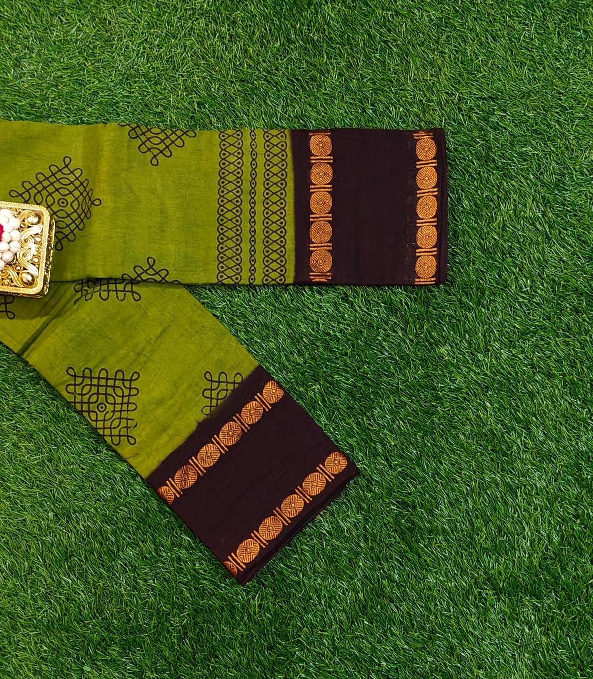 Olive Green Sungudi Cotton Saree with Kolam Motifs & Dark Brown Zari B ...