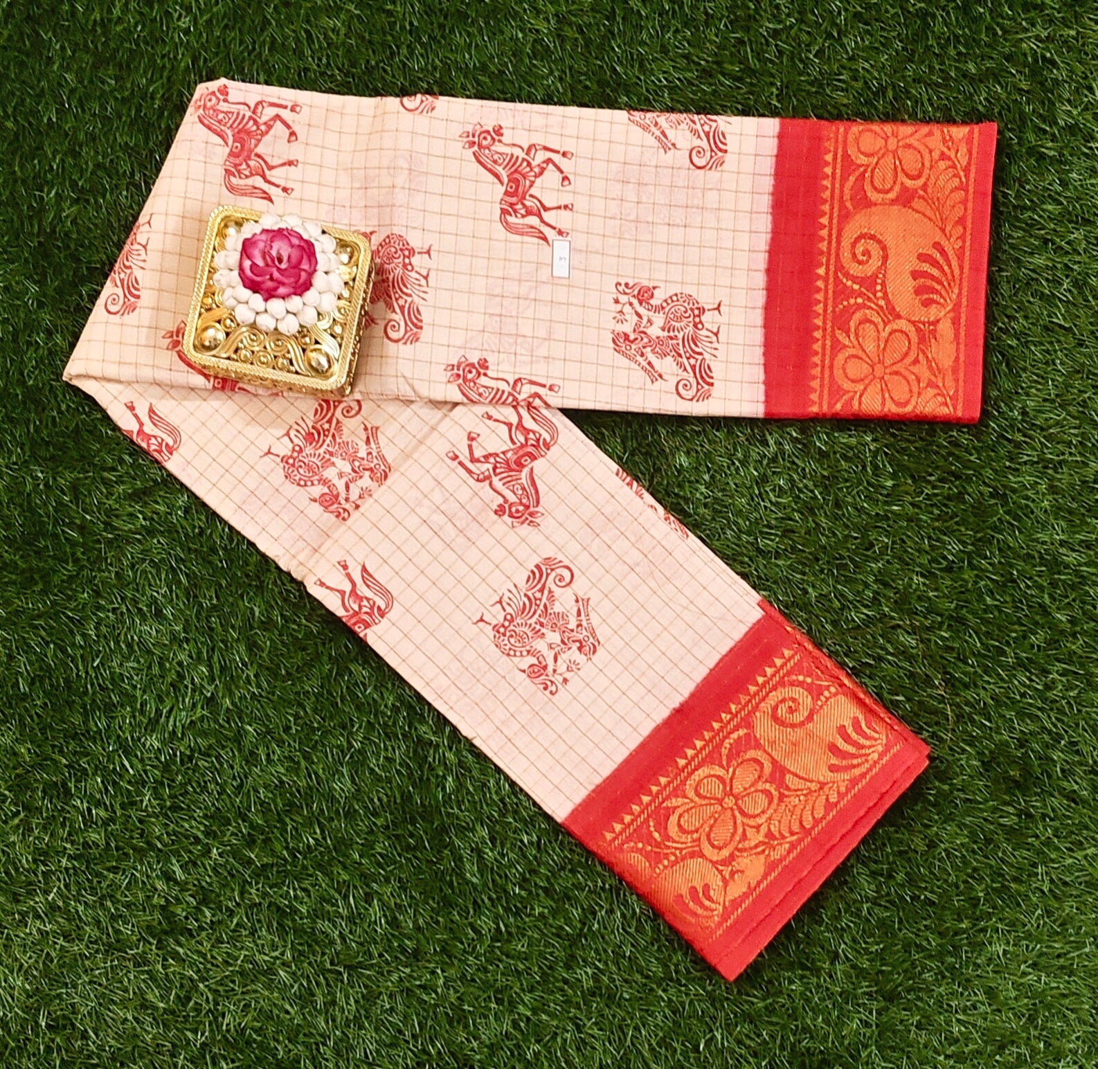 Cream & Brick Red Sungudi Cotton Saree with Horse Motifs and Traditional Border