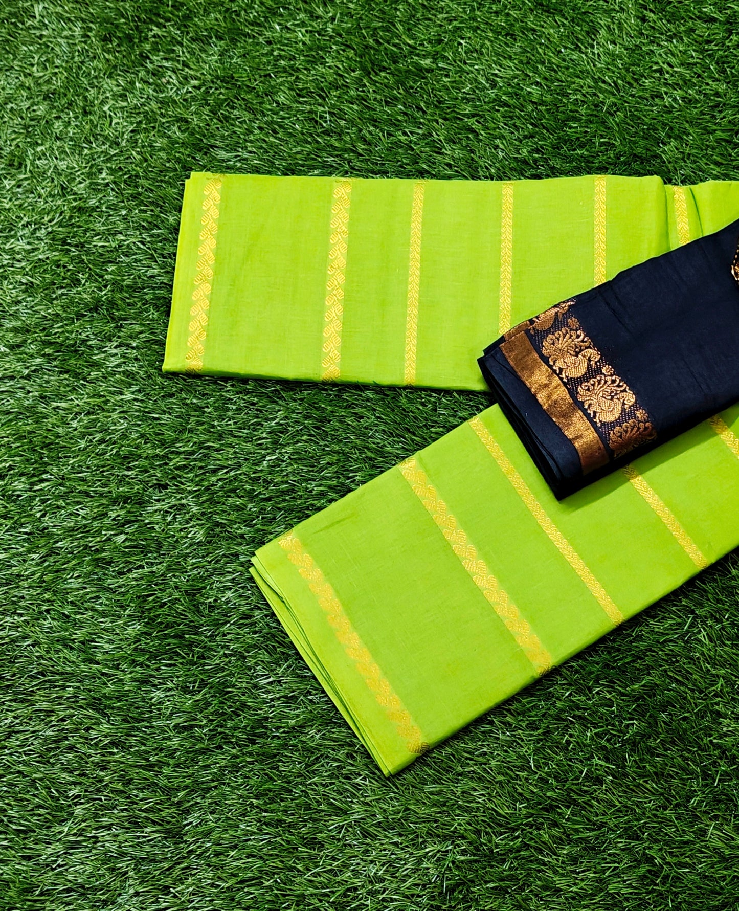 Parrot Green Sungudi Cotton Saree with Zari Lines & Navy Blue Contrast Blouse Piece