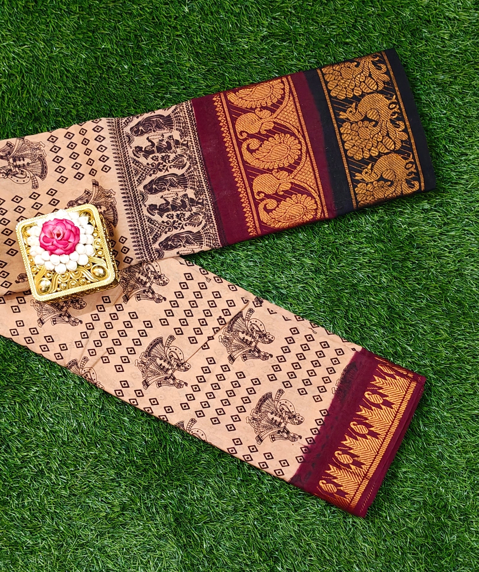 Beige Sungudi Cotton Saree with Traditional Double Border