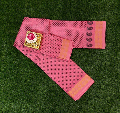 Coral Pink Sungudi Cotton Saree with Black Dots & Paisley Border