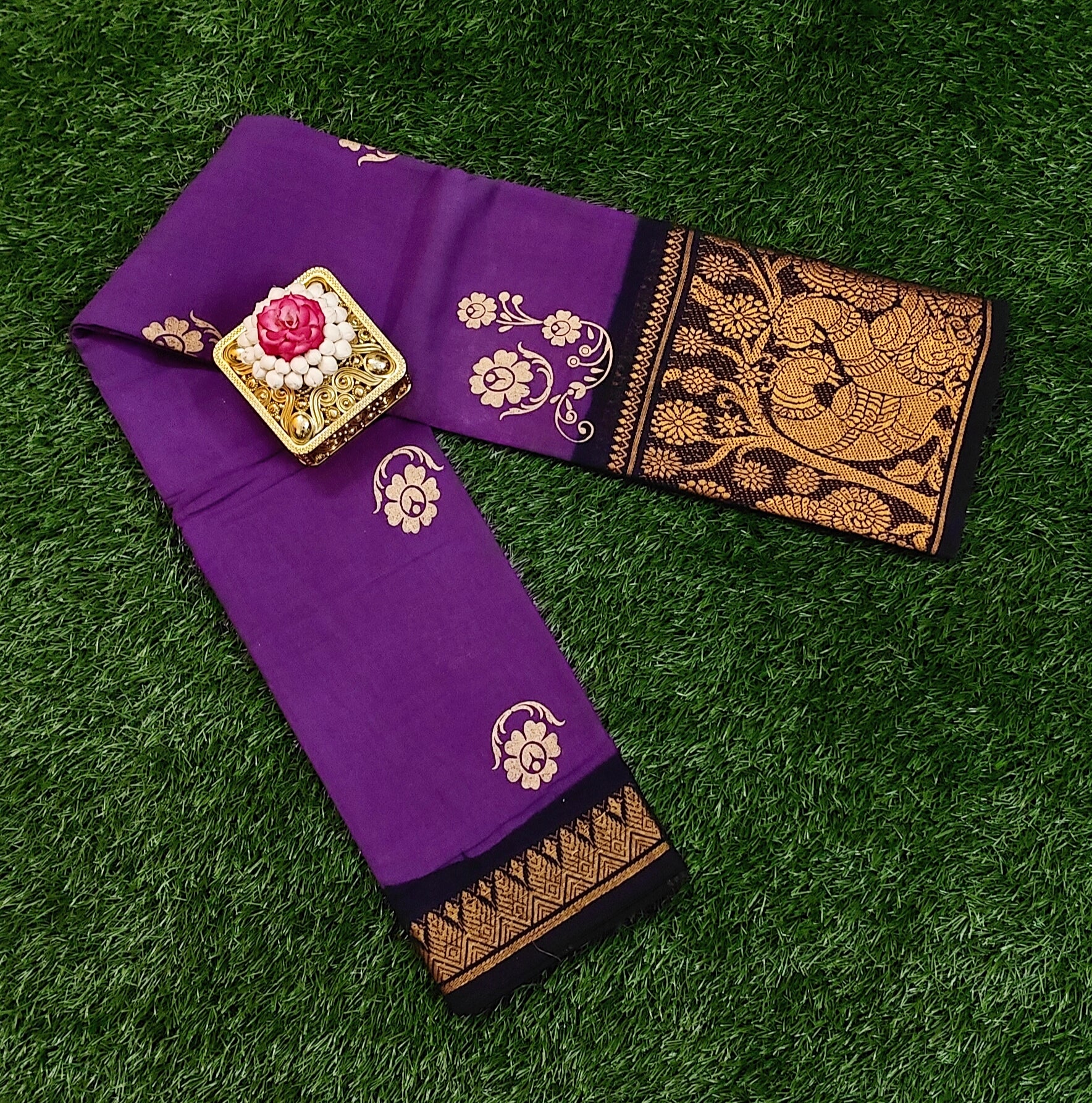 Beautiful Purple Sungudi Cotton Saree with Traditional Gold Border ✨
