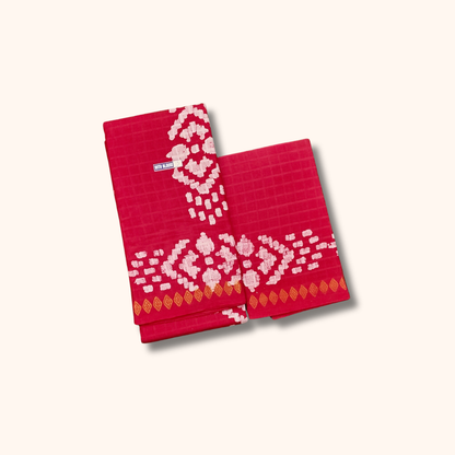 Rani Pink Sungudi Cotton Saree with Traditional White Batik Design & Matching Blouse Piece