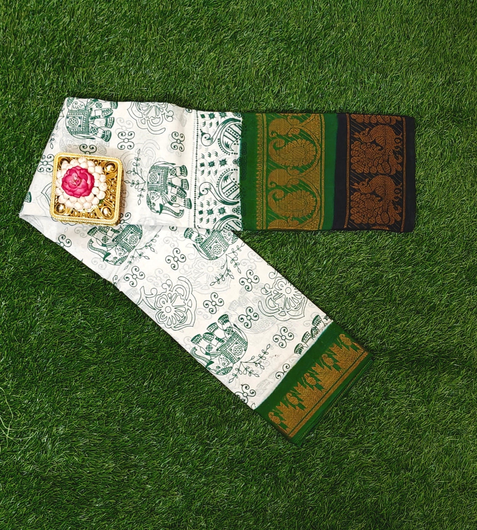 Beautiful White Traditional Printed Sungudi Cotton Double Border Saree with Green Zari Border