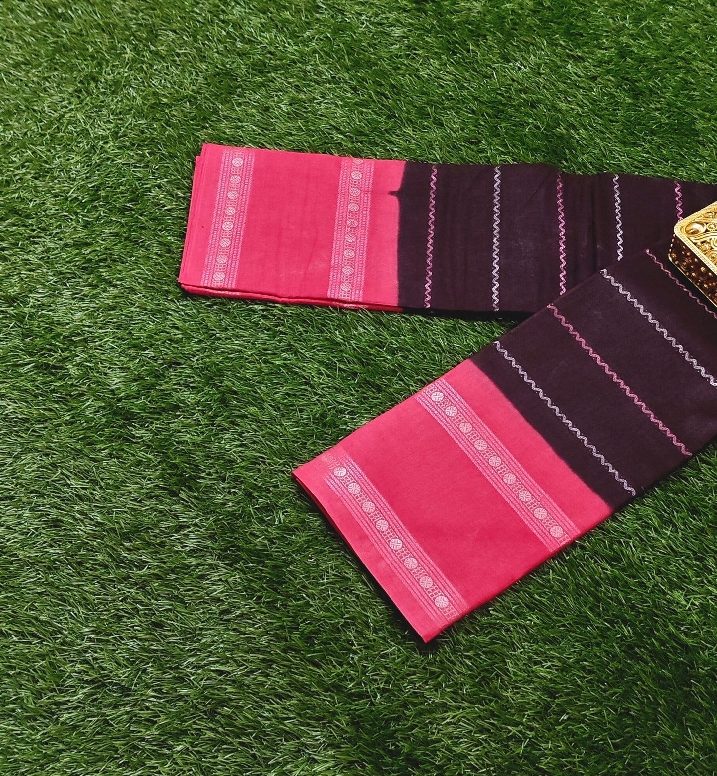 Dark Maroon Sungudi Cotton Saree with Silver Line Design & Pink Contrast Border