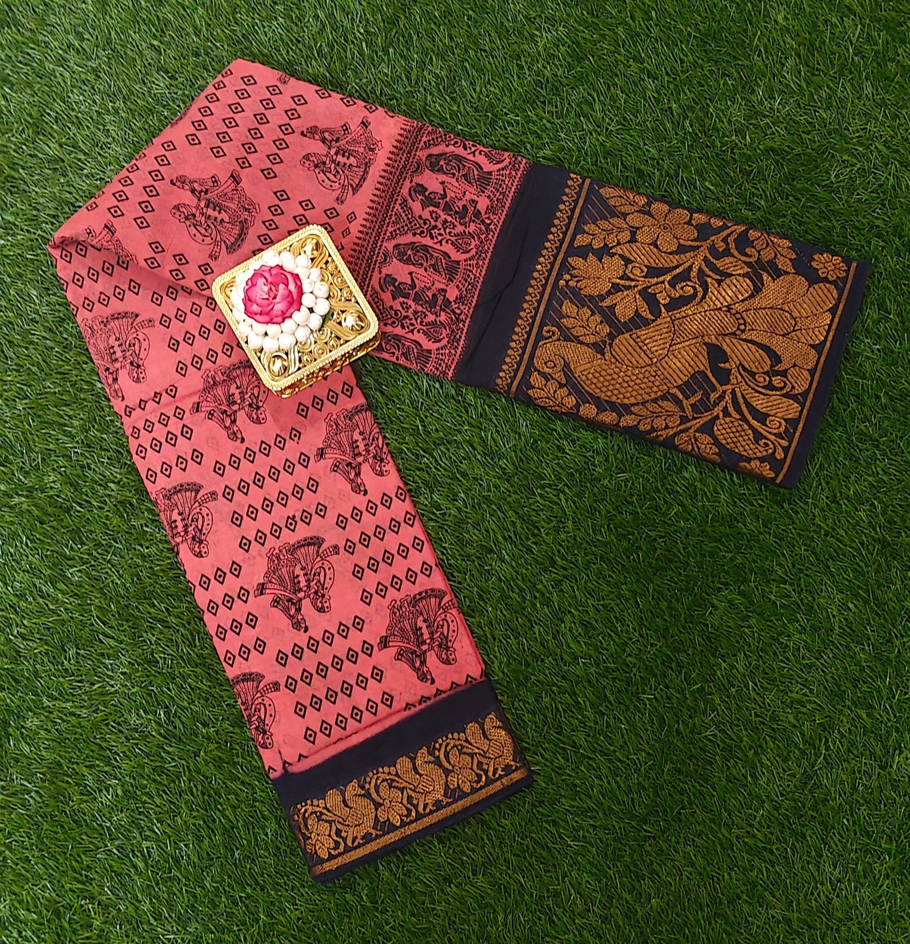 Brick Pink Sungudi Cotton Saree with Black & Gold Zari Border