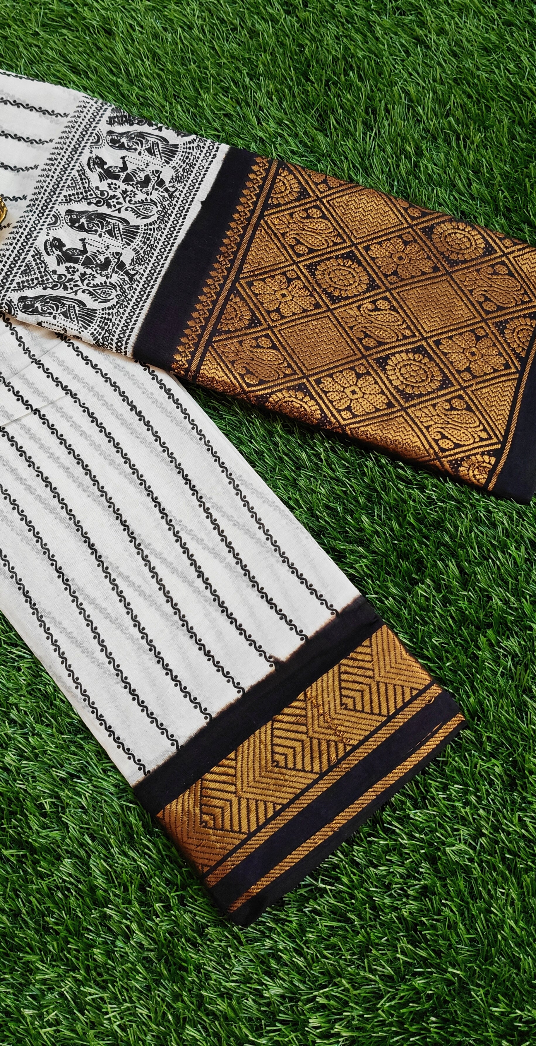 Classic White & Black Sungudi Cotton Saree