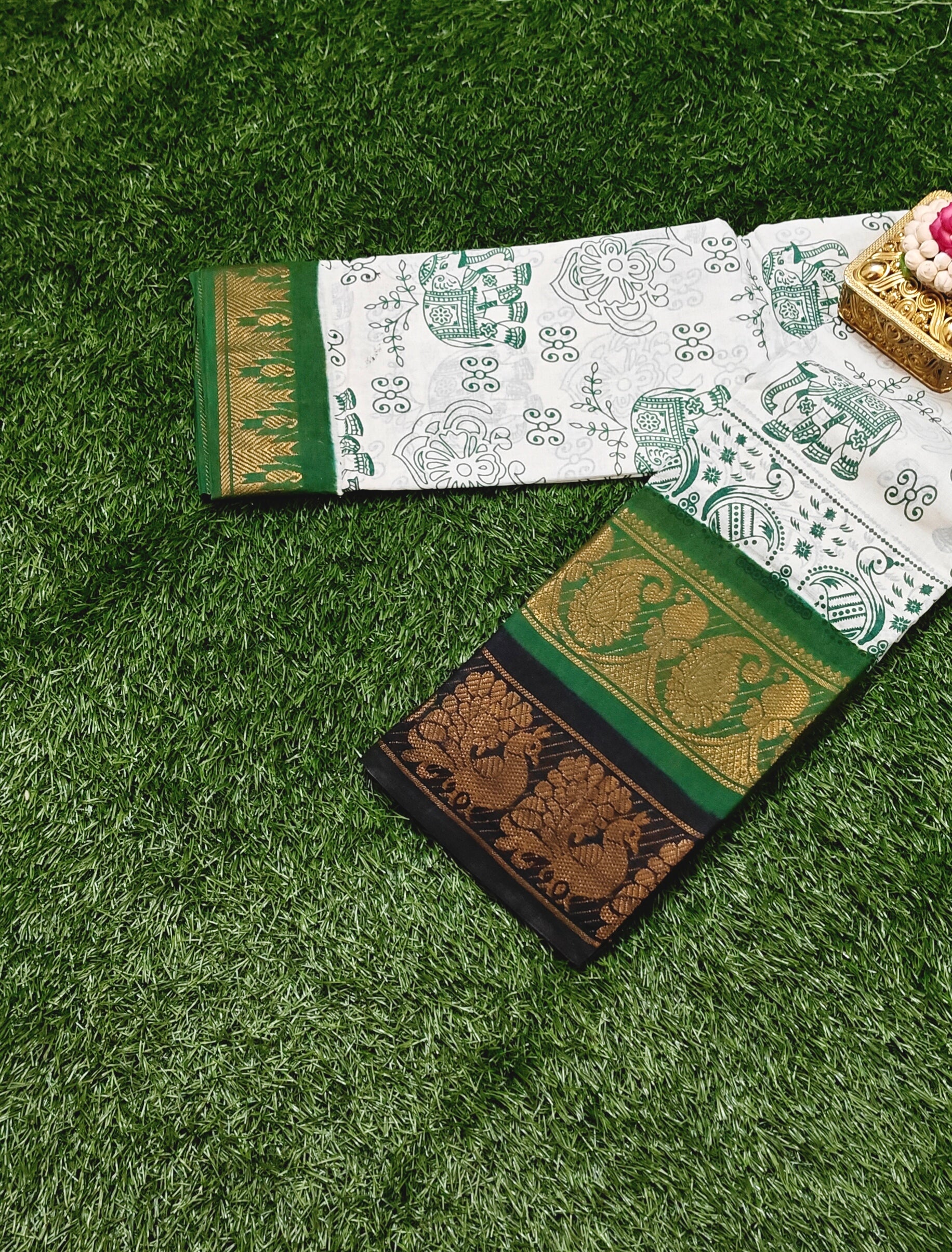 Beautiful White Traditional Printed Sungudi Cotton Double Border Saree with Green Zari Border