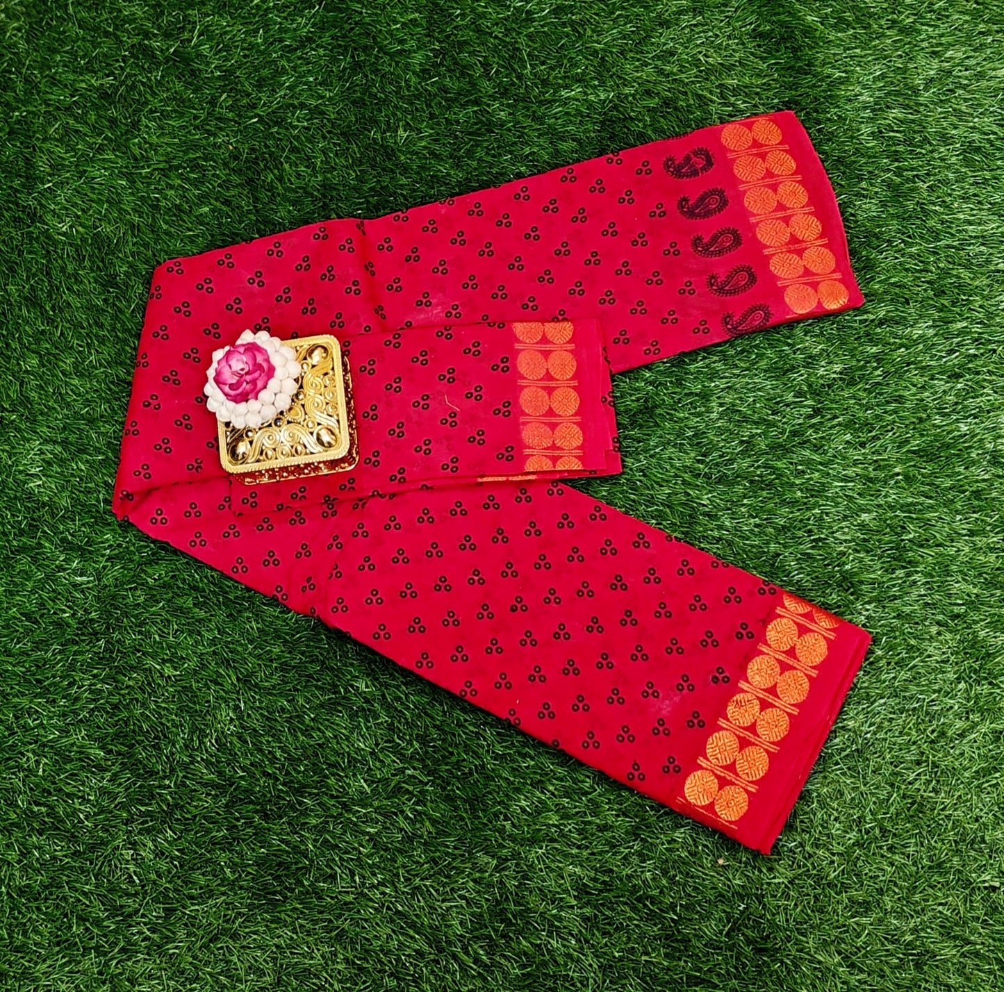 Classic Red Sungudi Cotton Saree with Traditional Dot Pattern & Zari Border