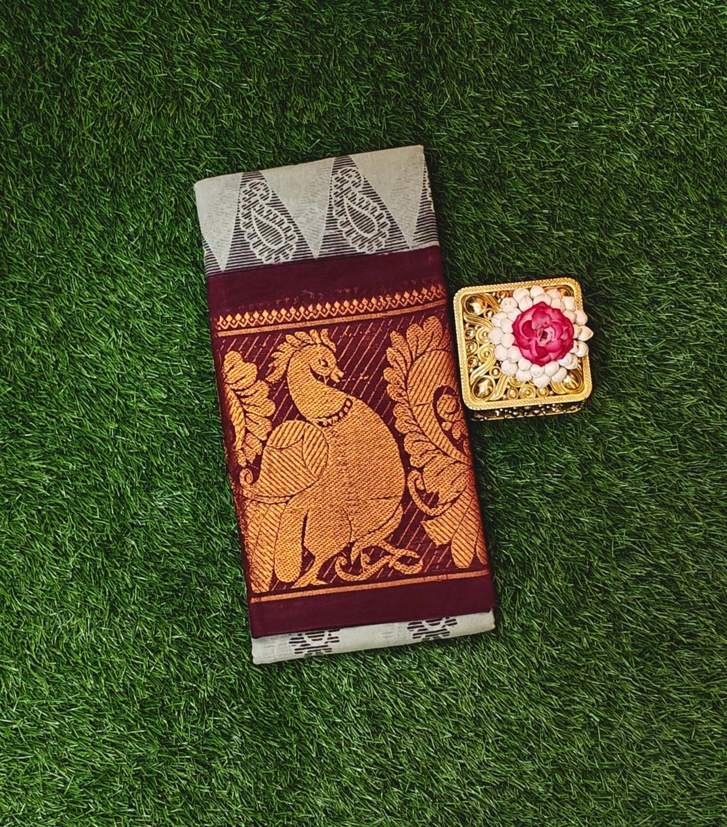 Beautiful Grey Sungudi Cotton Saree with Elephant Zari Border | Traditional Paisley Design Saree