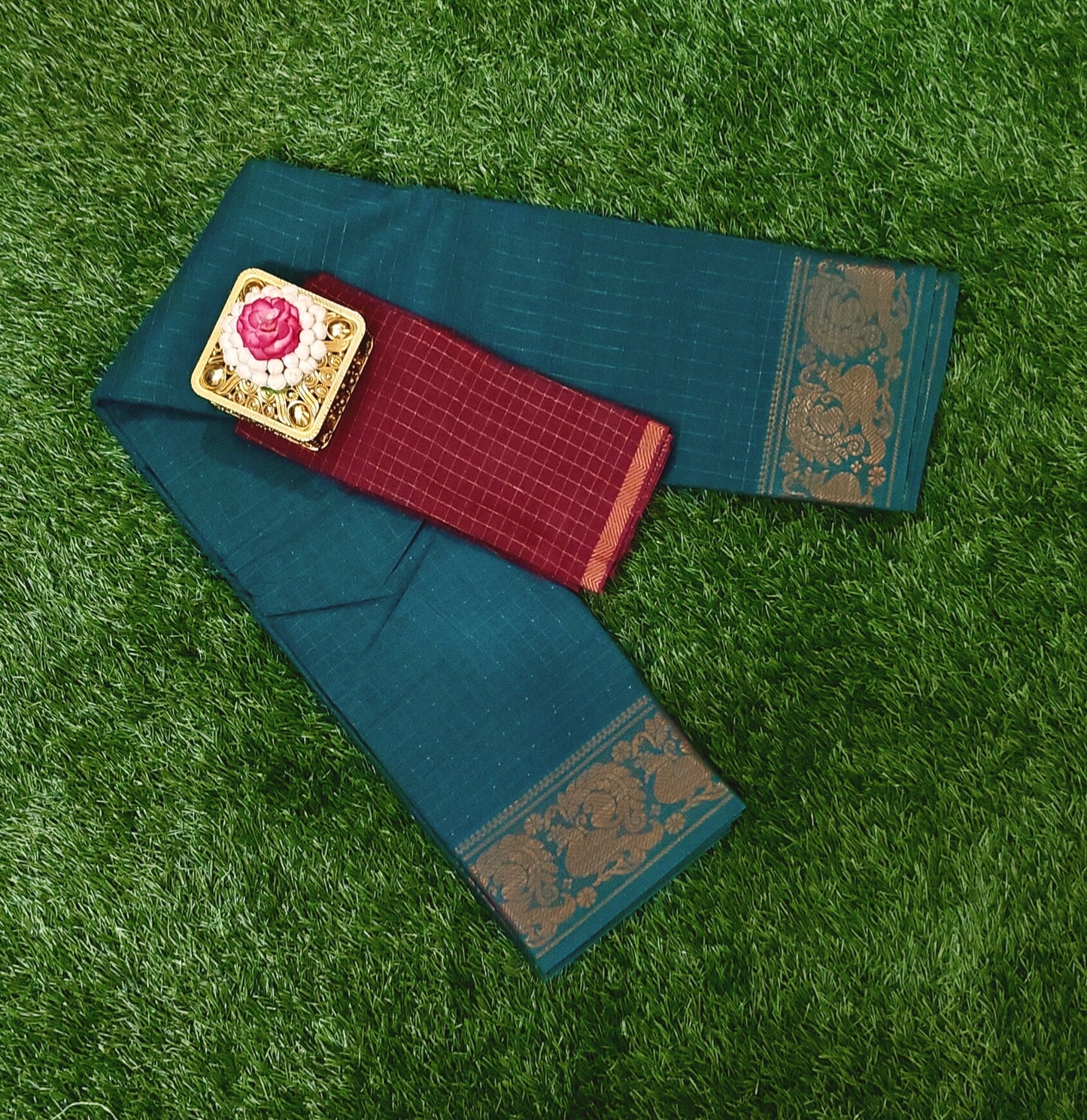 Teal Green Sungudi Cotton Saree with Peacock Border & Contrast Maroon Blouse