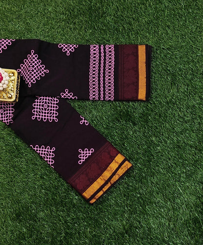 Dark Plum Sungudi Cotton Saree with Pink Kolam Motifs & Maroon Zari Border