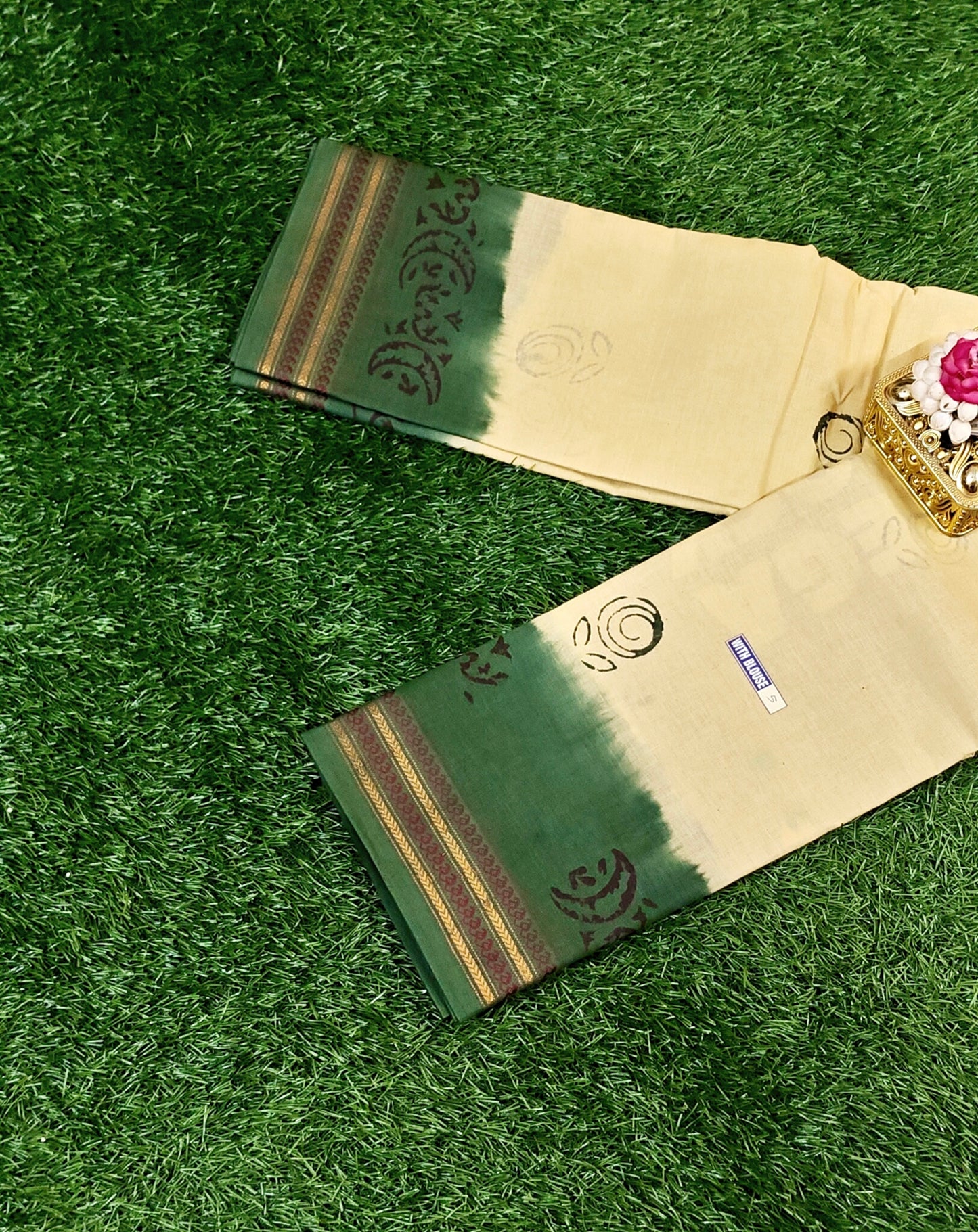 Beige Sungudi Cotton Saree with Green Border & Running Blouse