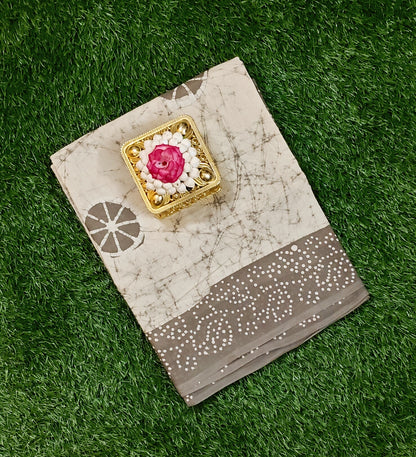 Ultra Soft 120 Count Sungudi Saree in Ivory Grey with Dotted Border
