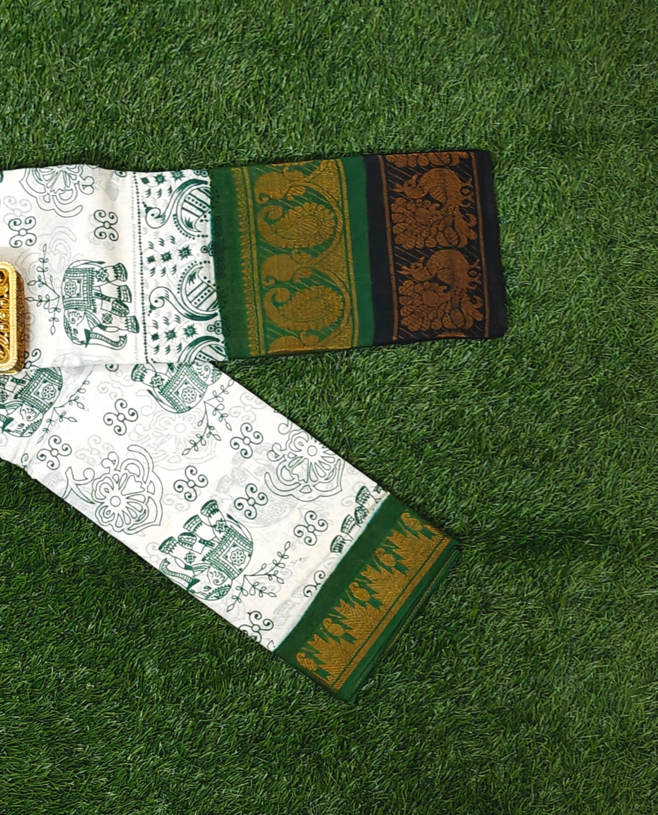 Beautiful White Traditional Printed Sungudi Cotton Double Border Saree with Green Zari Border