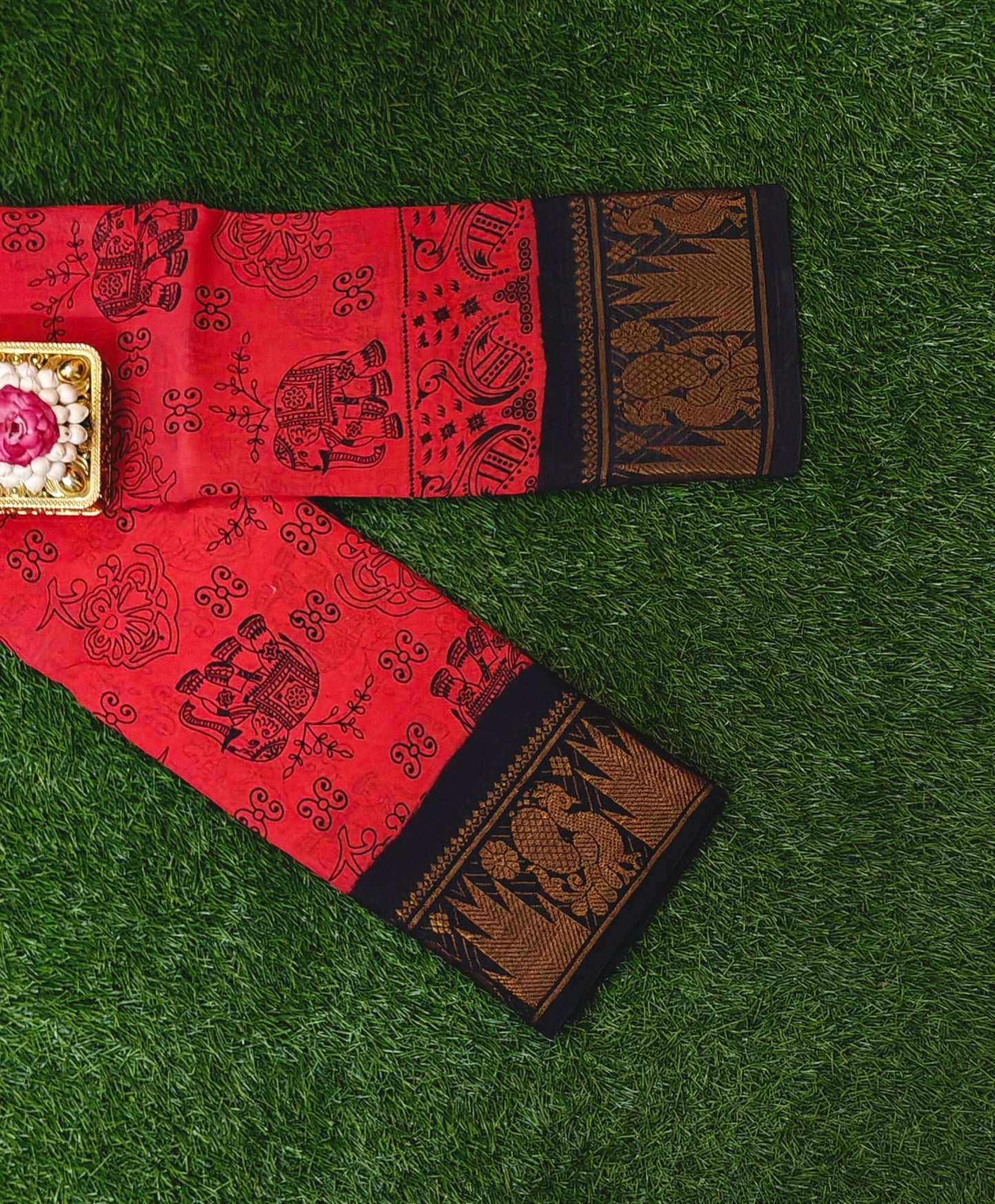 Brick Red Sungudi Cotton Saree with Elephant Motifs & Black Peacock Zari Border