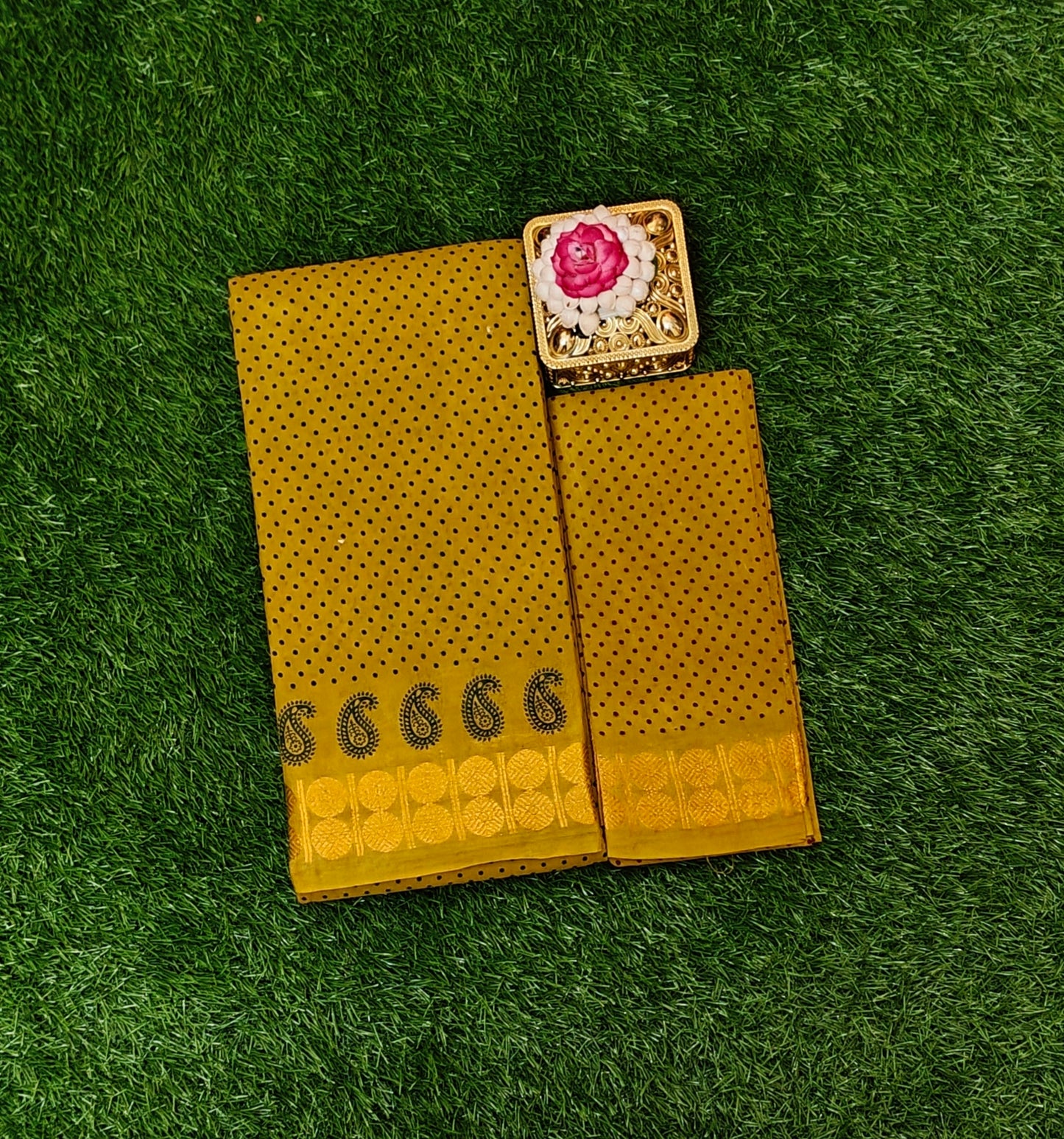 Mustard Yellow Sungudi Cotton Saree with Dotted Pattern & Paisley Border