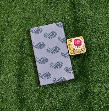 Grey Colour with Paisley Motifs & Geometric Border Sungudi Cotton Saree