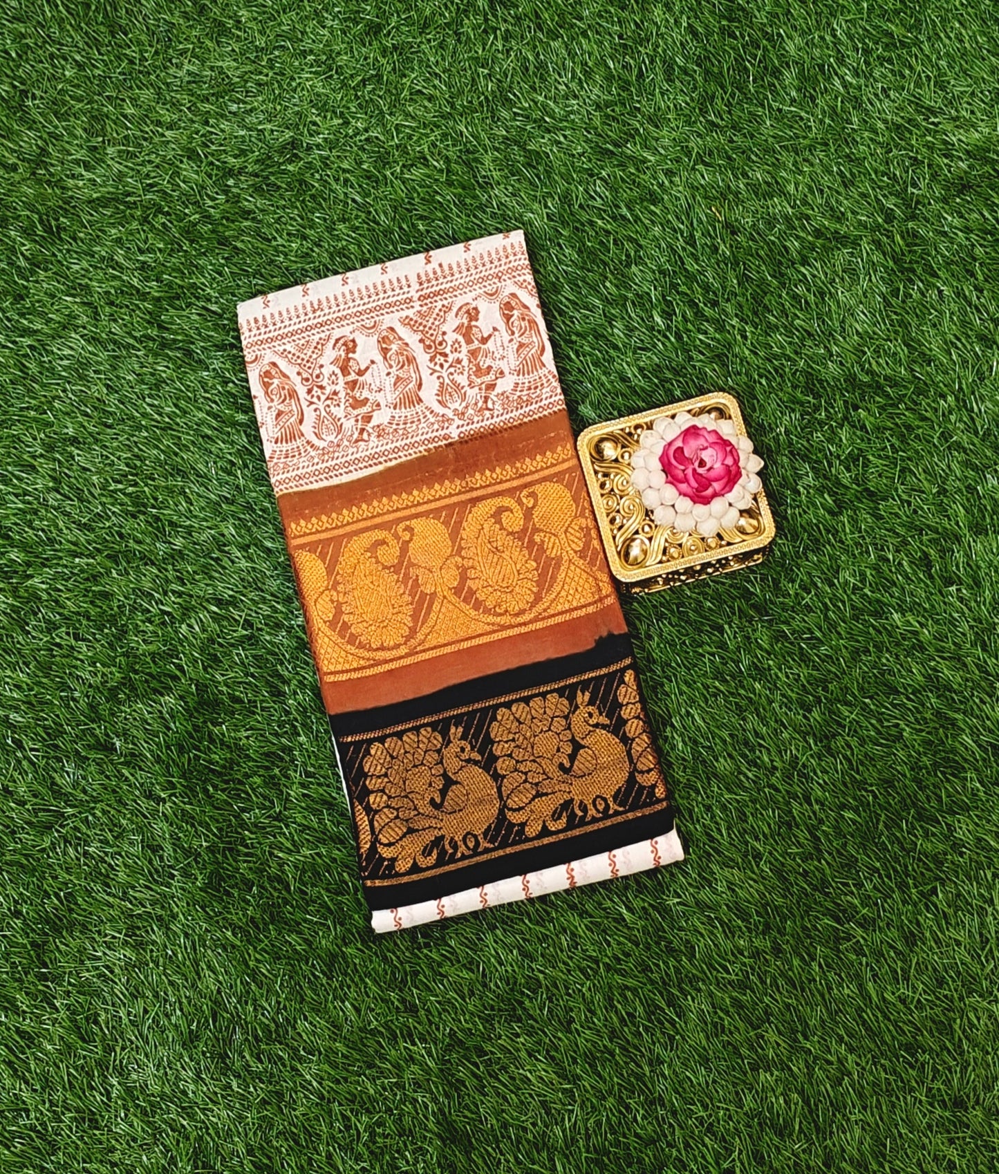 Off-White Sungudi Cotton Saree with Traditional Stripes & Double Contrast Border
